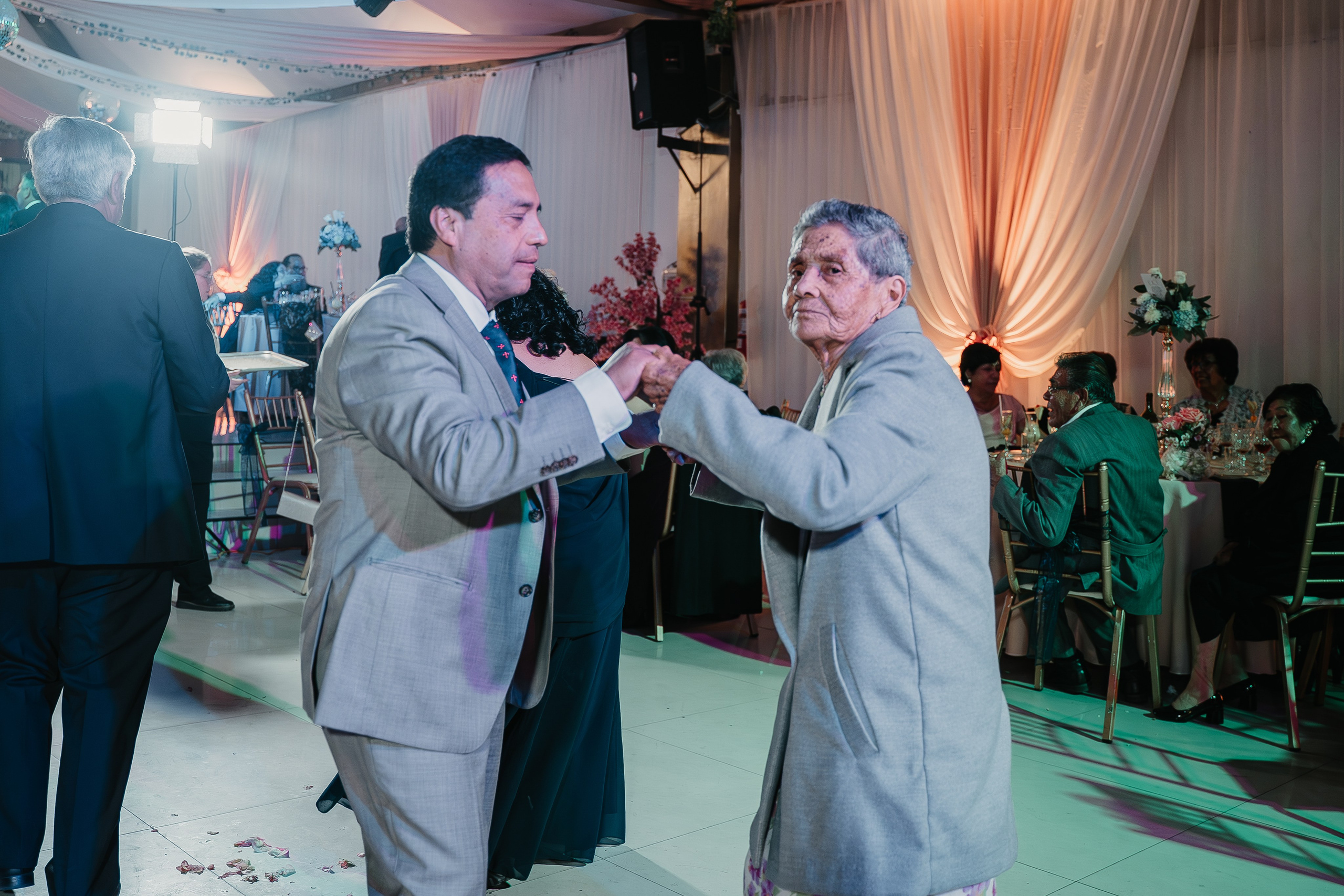ALEJANDRA + RODRIGO BODA RELIGIOSA. Studio KVTA | Fotografía y Video de Bodas en Arequipa