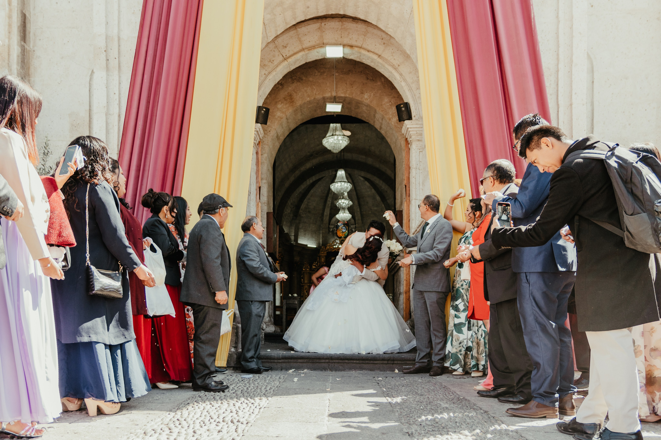 VANESSA + FRANKLIN BODA RELIGIOSA. Studio KVTA | Fotografía y Video de Bodas en Arequipa