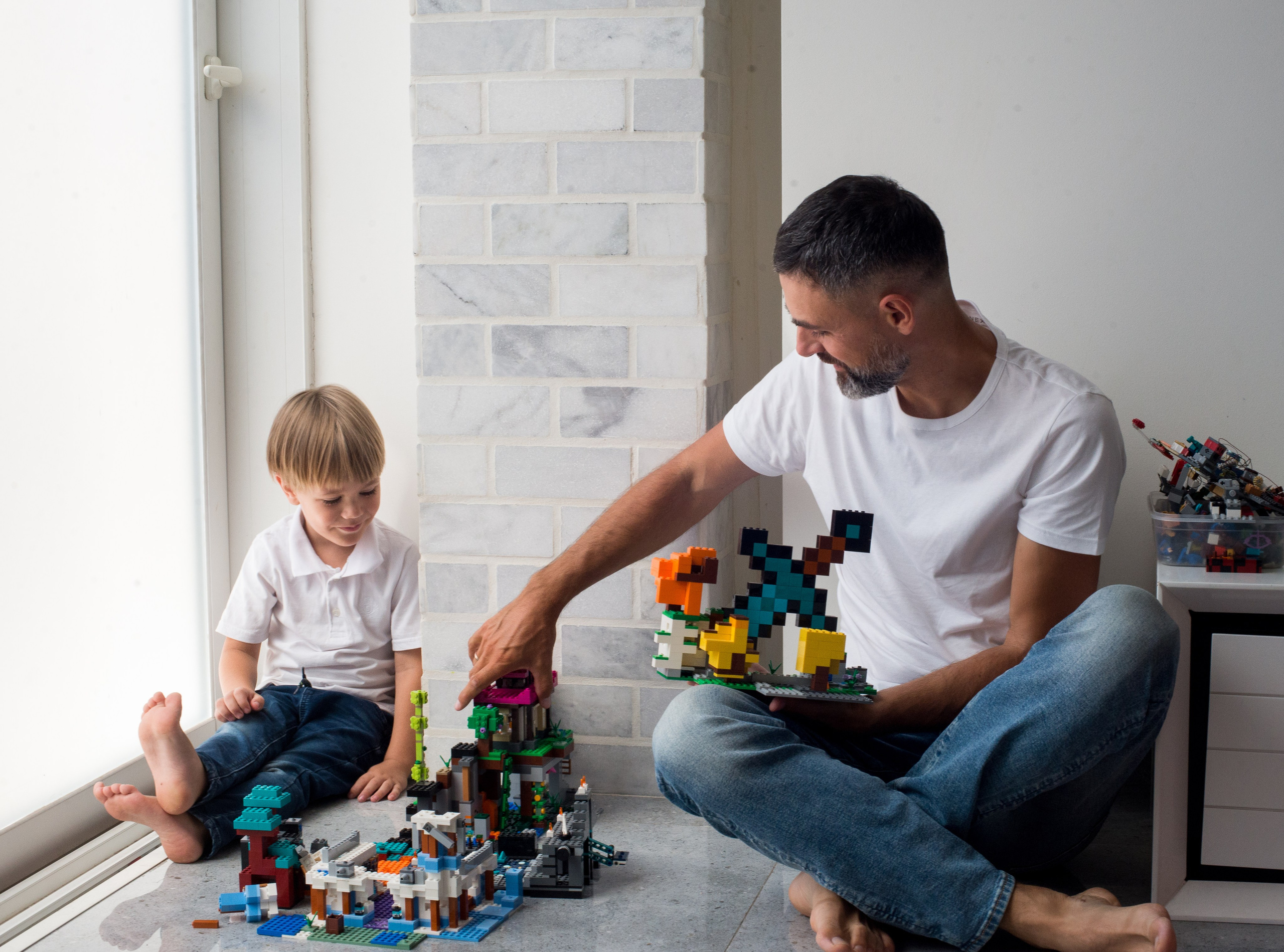 Катя, Андрей Мирон и Лео. Визуальный брендинг