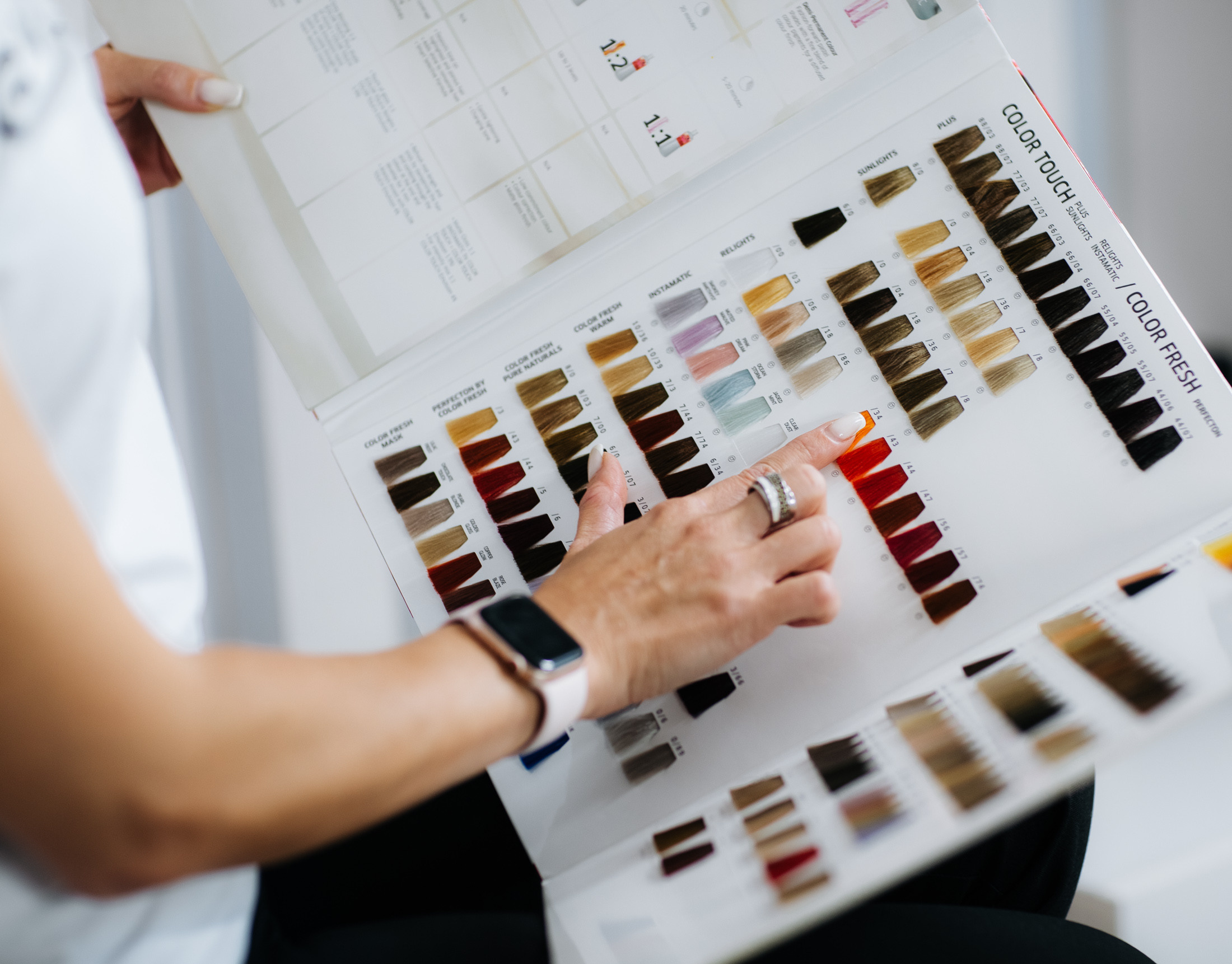 OXANA — H A I R D R E S S E R. Main