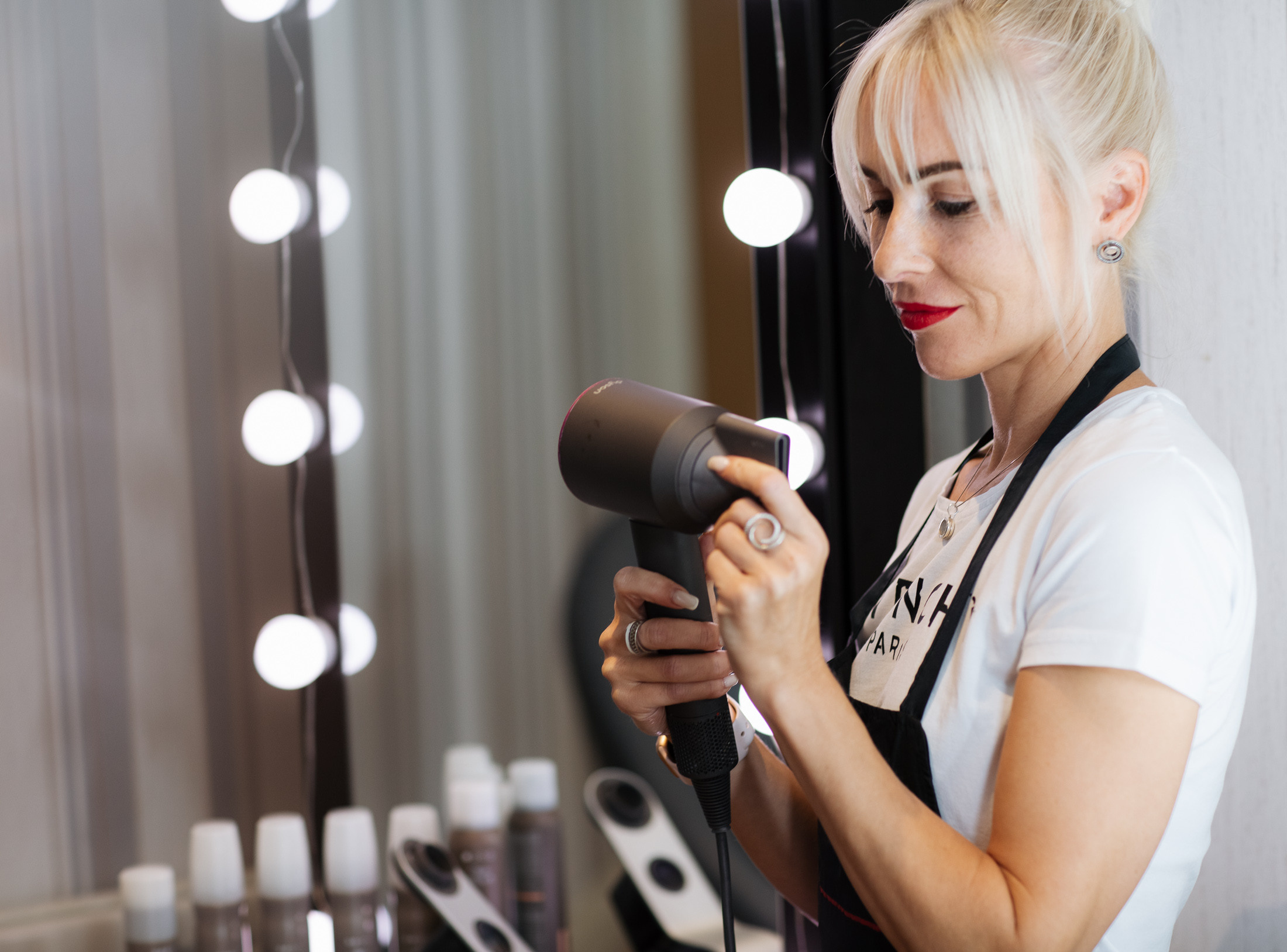 OXANA — H A I R D R E S S E R. Main