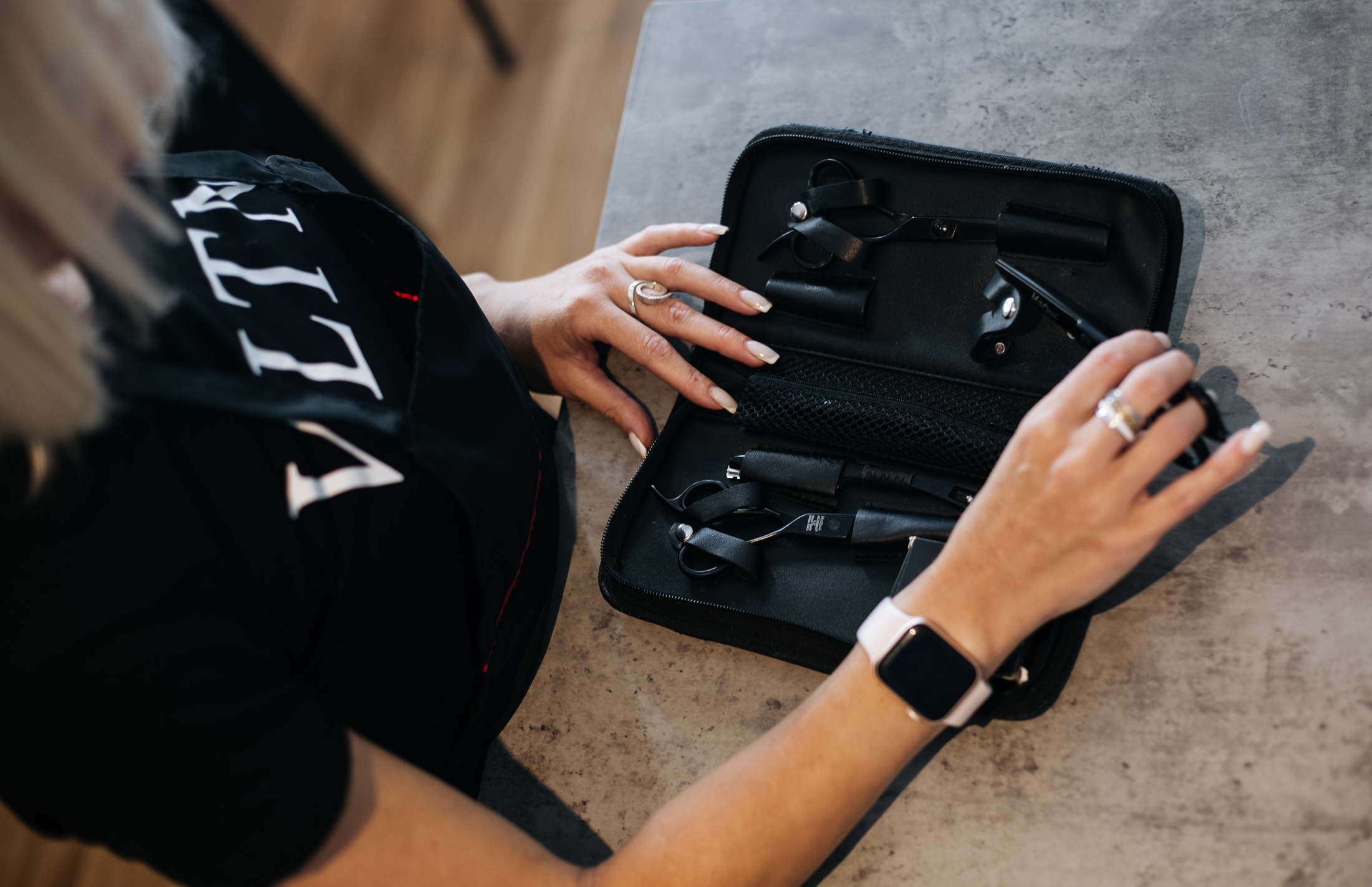 OXANA — H A I R D R E S S E R. Main