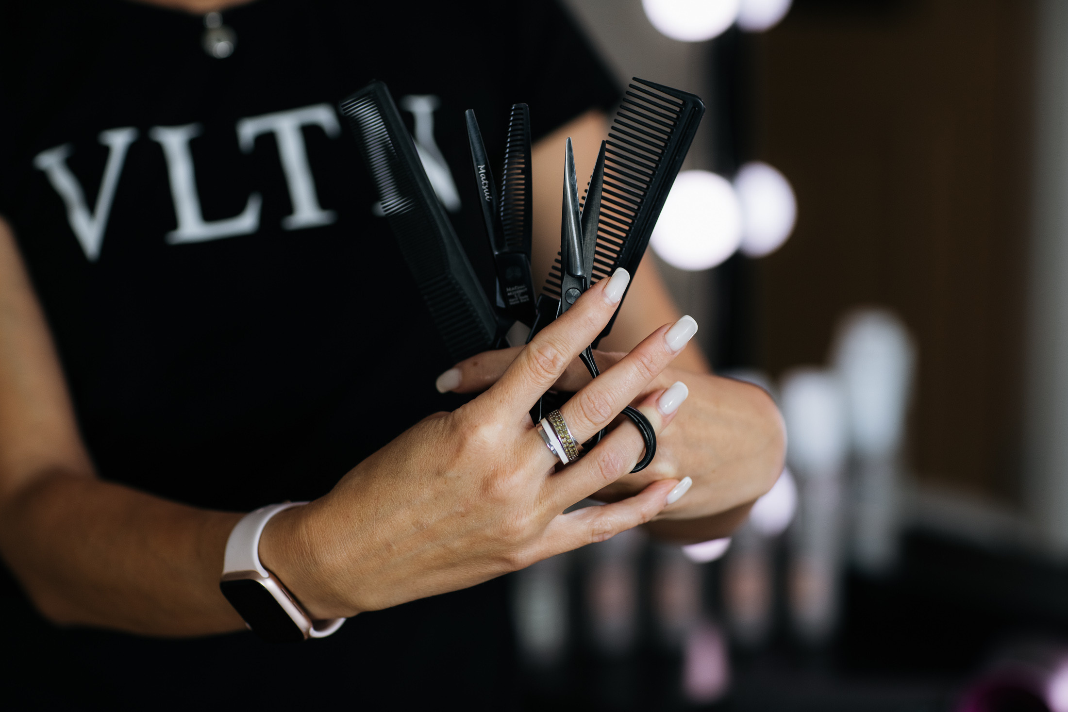 OXANA — H A I R D R E S S E R. Main