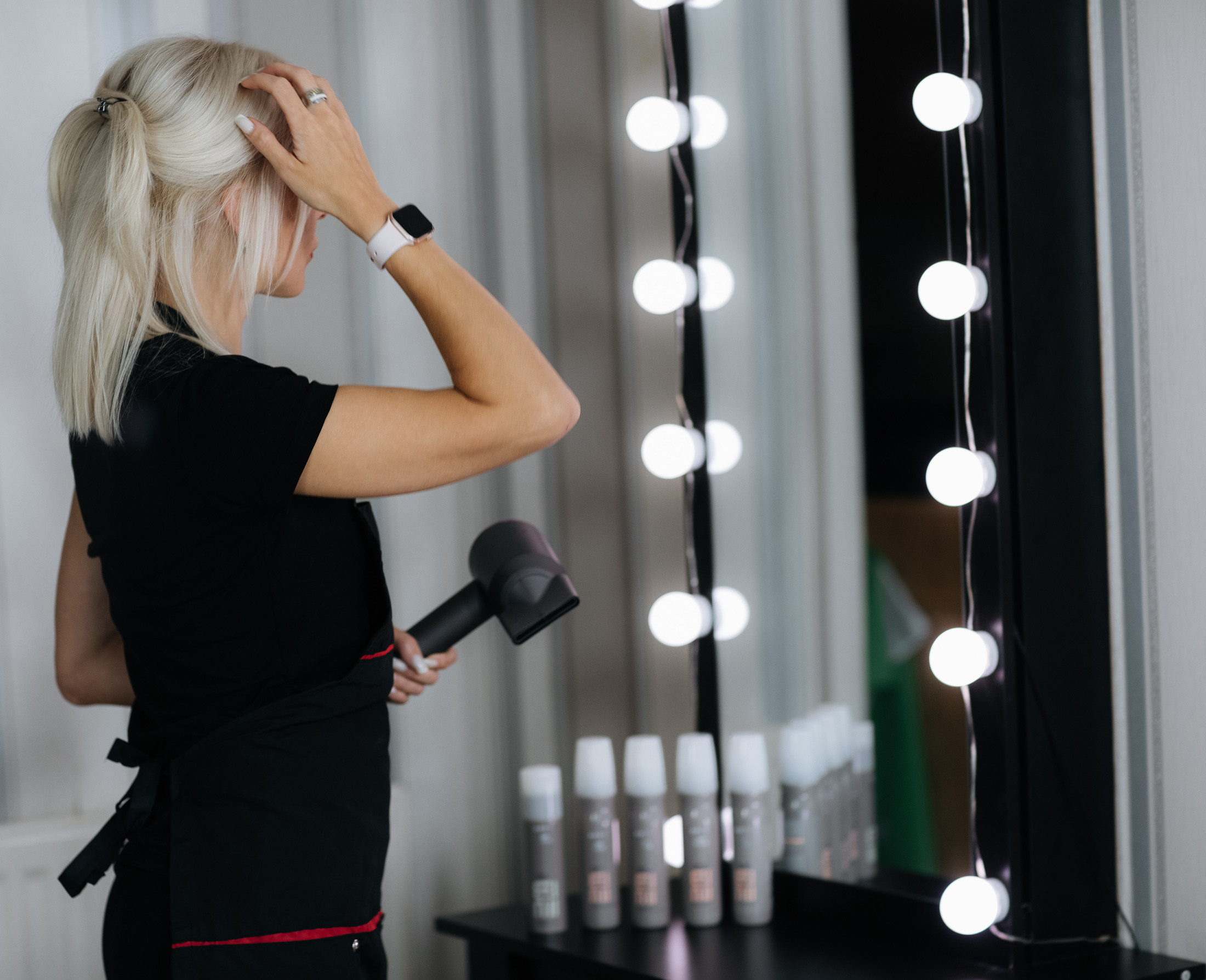 OXANA — H A I R D R E S S E R. Main