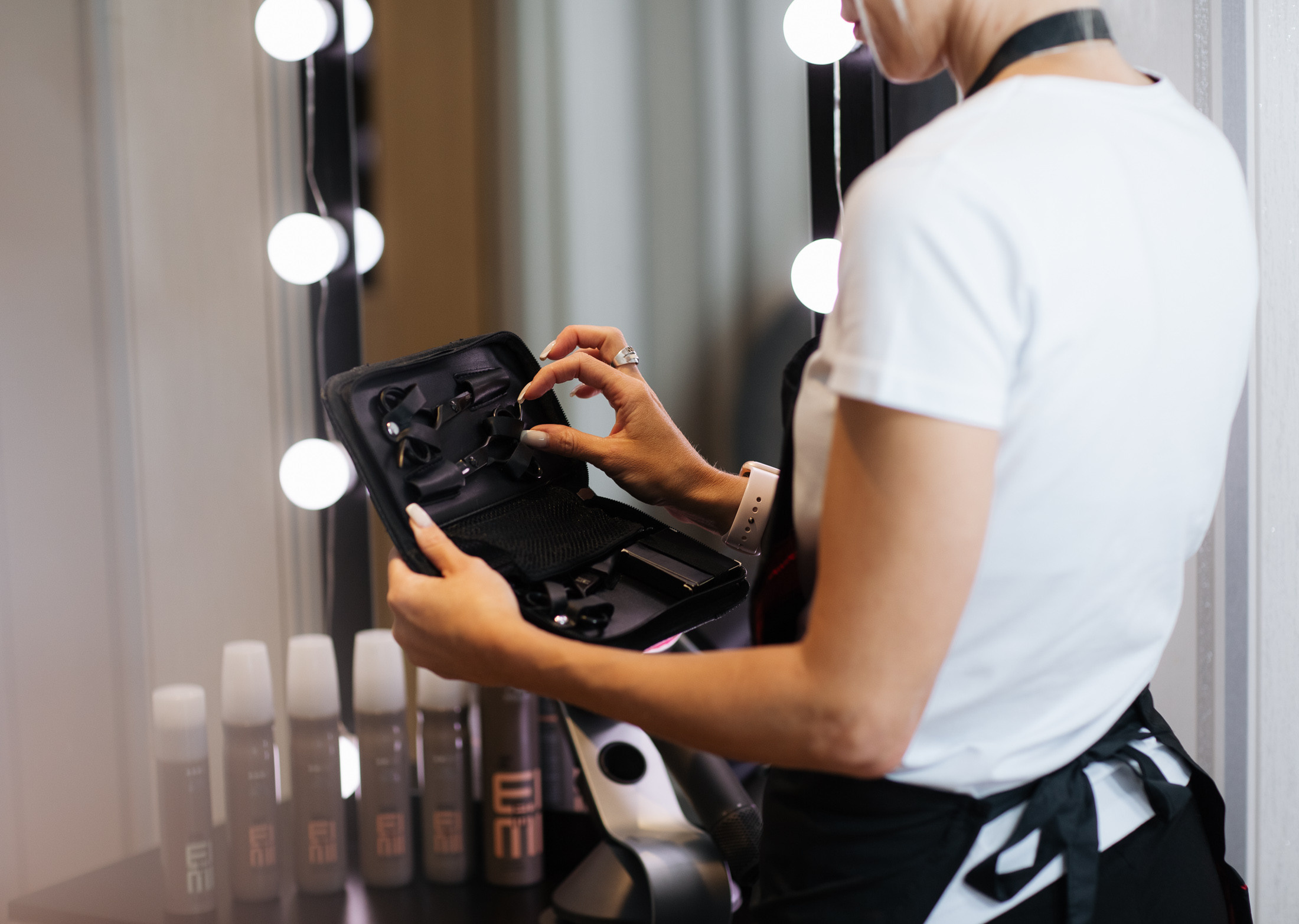 OXANA — H A I R D R E S S E R. Main