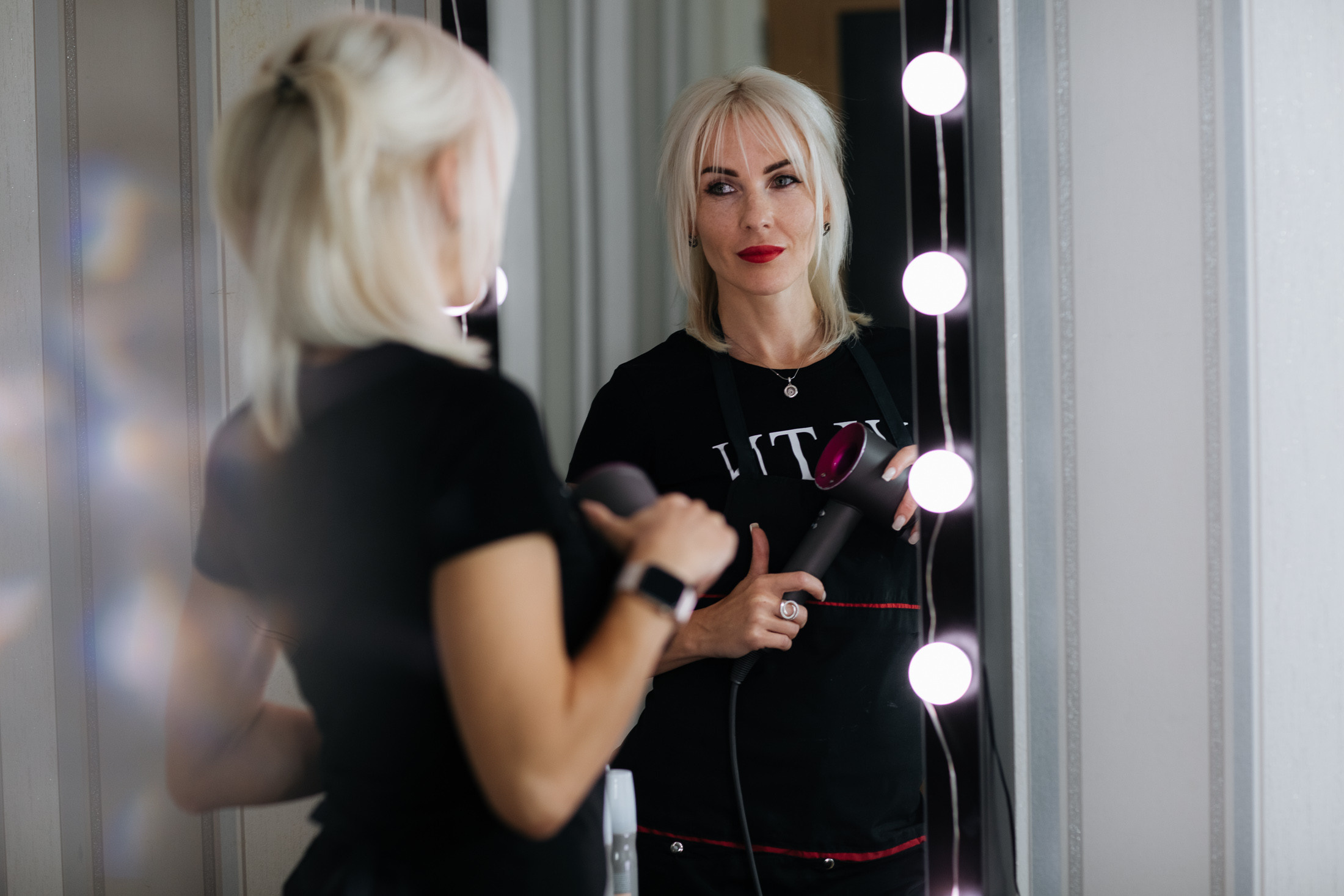 OXANA — H A I R D R E S S E R. Main