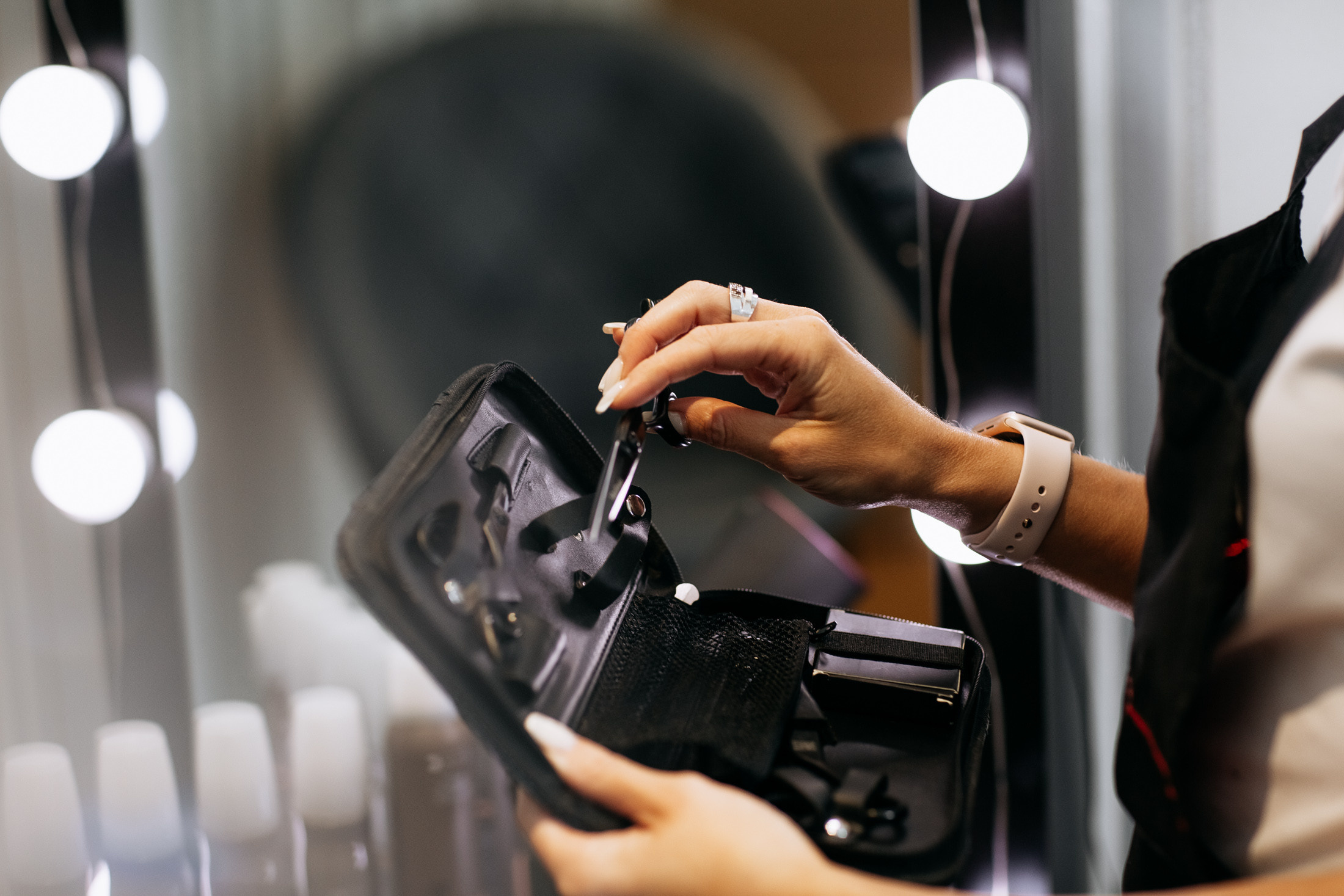 OXANA — H A I R D R E S S E R. Main