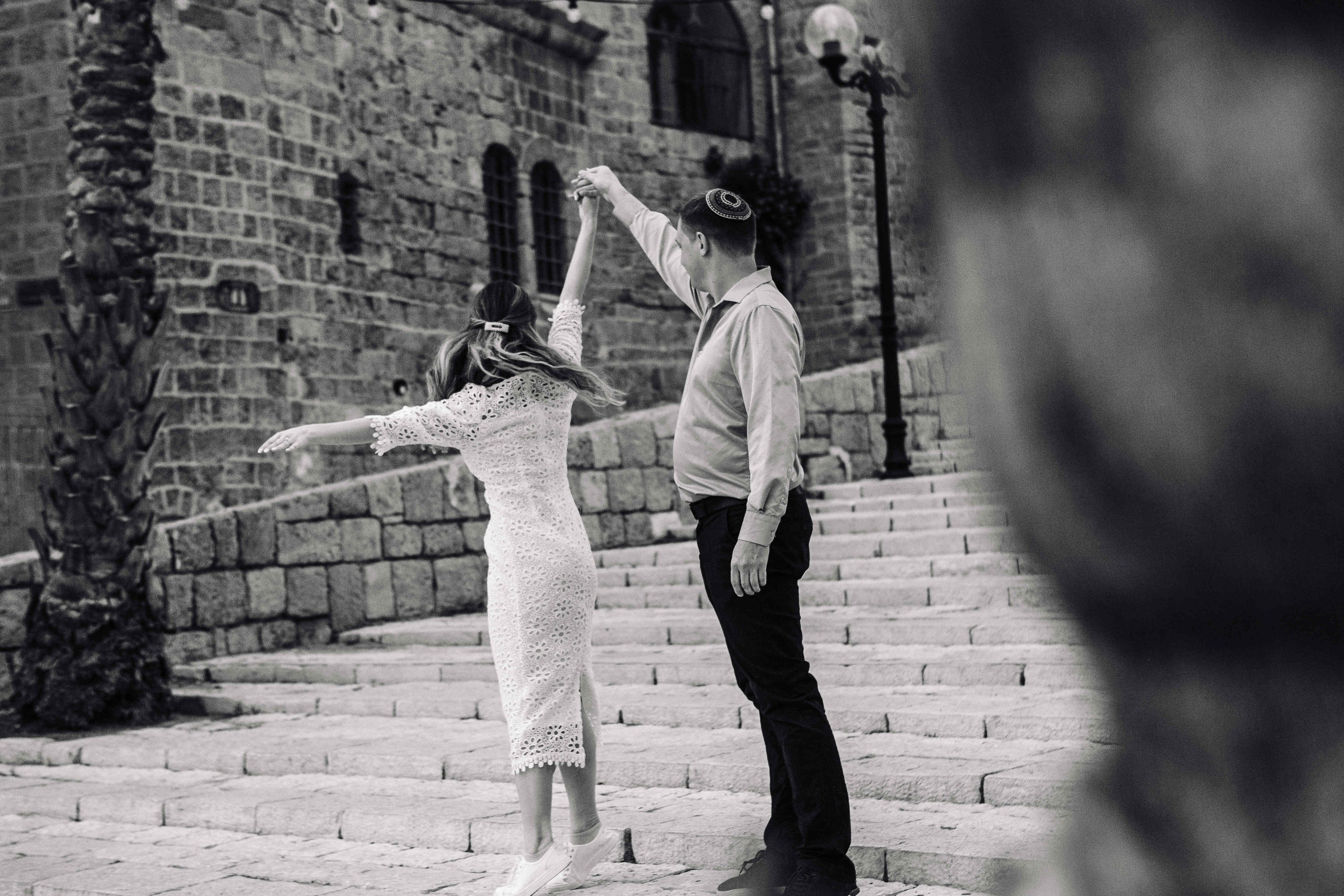 LOVERS IN JAFFO. PHOTOGRAPHER IN ISRAEL