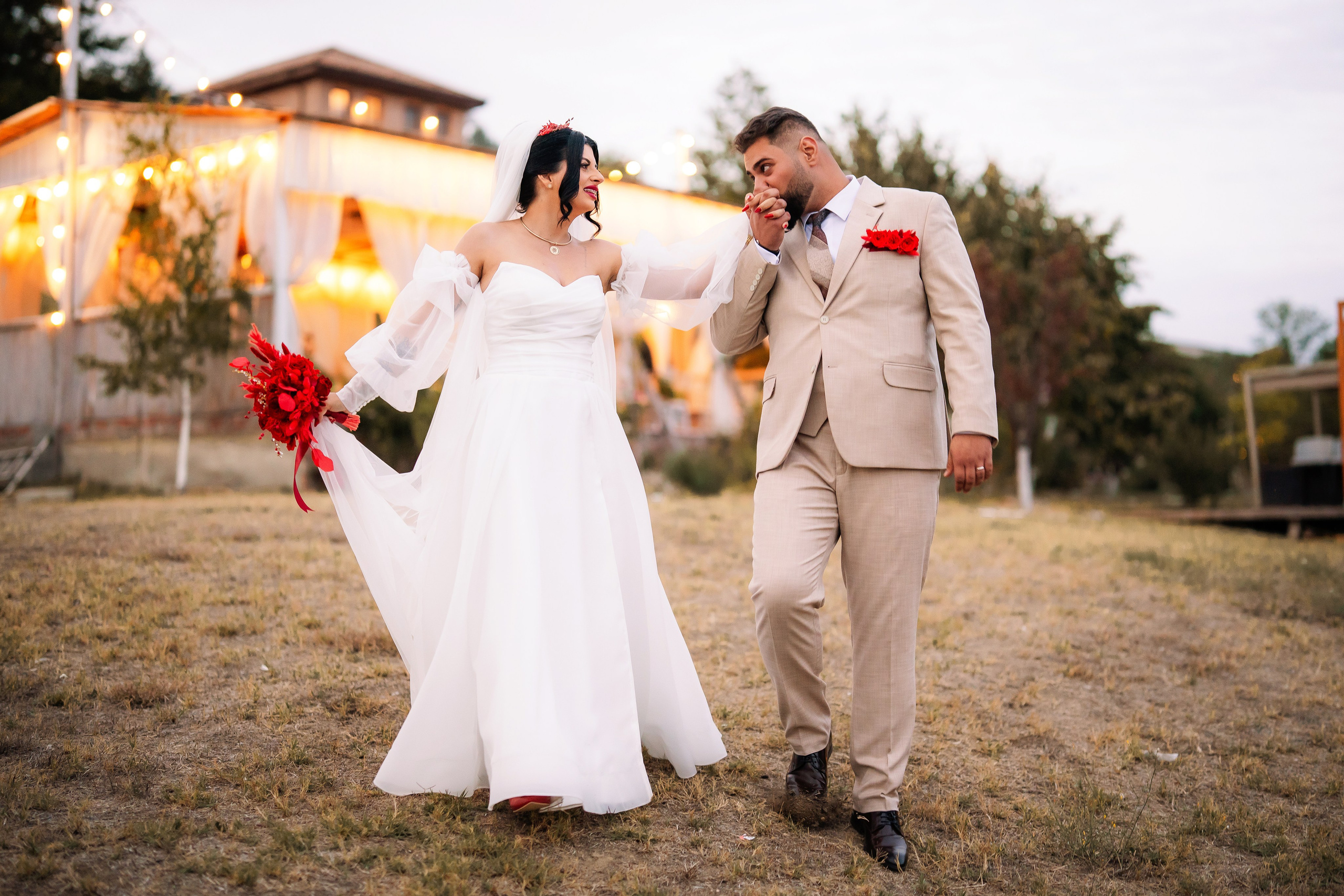 Camelia si Andrei - Traditional Love Story. Fotografi de nunta in Bucuresti, Iulia si Stefan Ovidiu