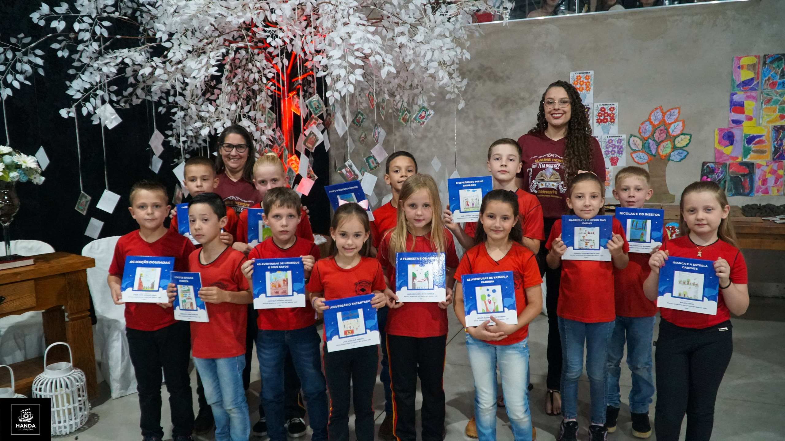 Noite autógrafos colégio Aurélio Buarque de Holanda. Handa Produções