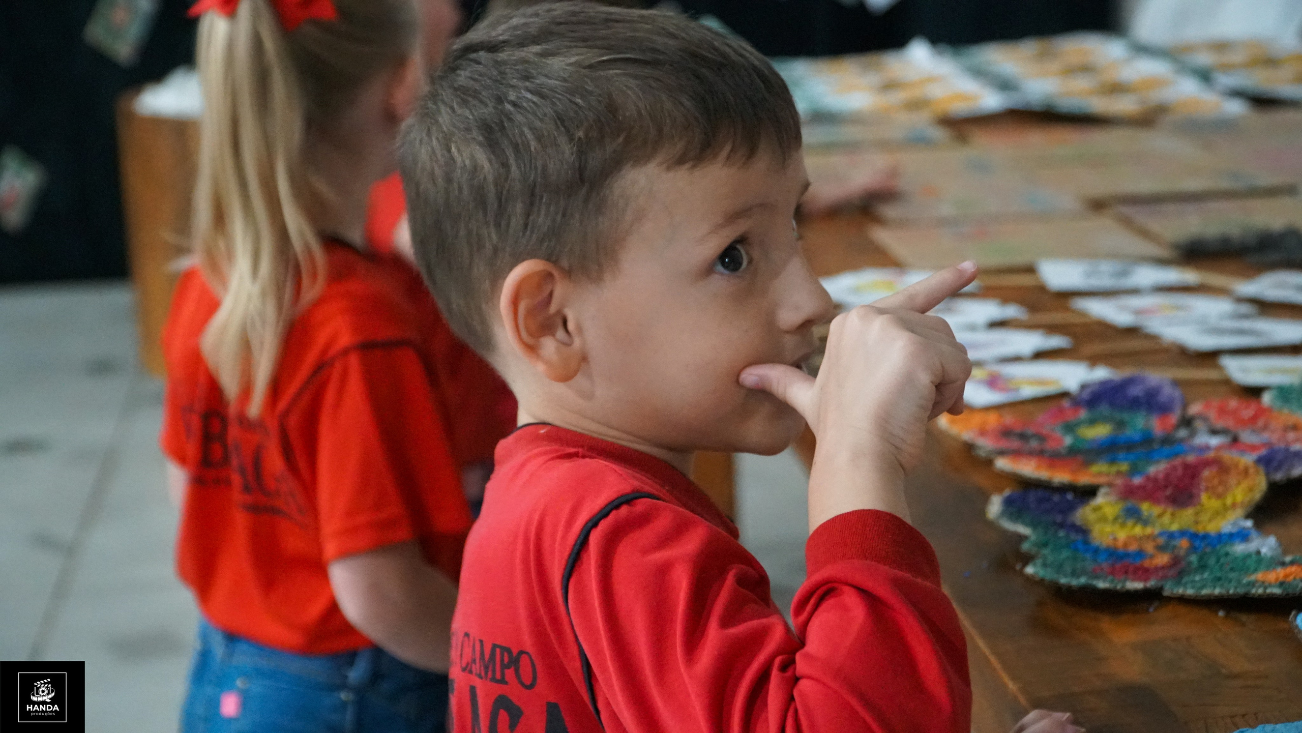 Noite autógrafos colégio Aurélio Buarque de Holanda. Handa Produções