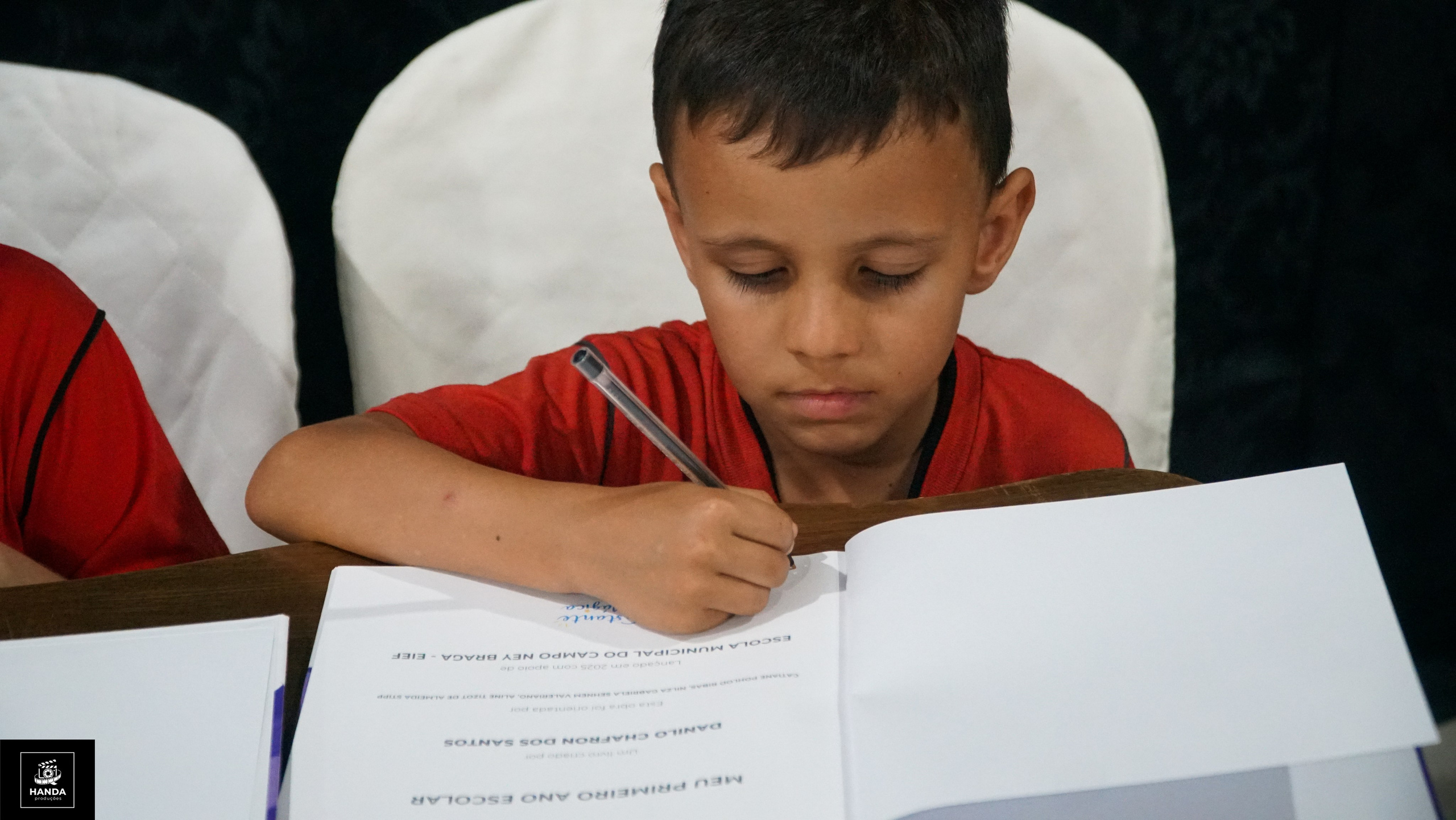 Noite autógrafos colégio Aurélio Buarque de Holanda. Handa Produções