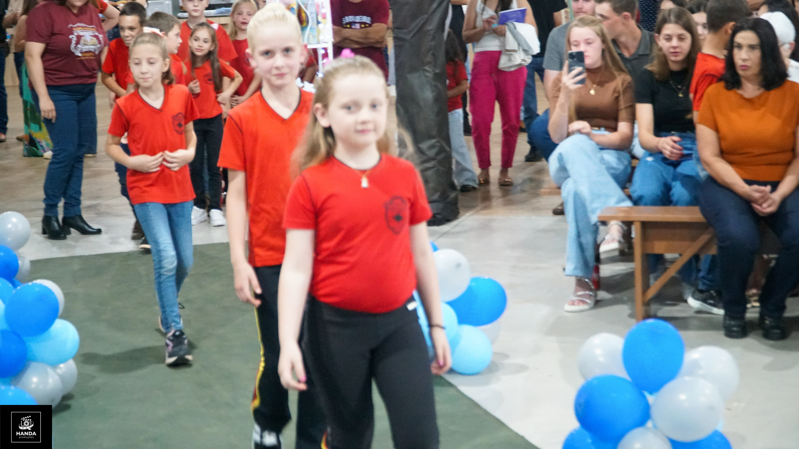 Noite autógrafos colégio Aurélio Buarque de Holanda. Handa Produções
