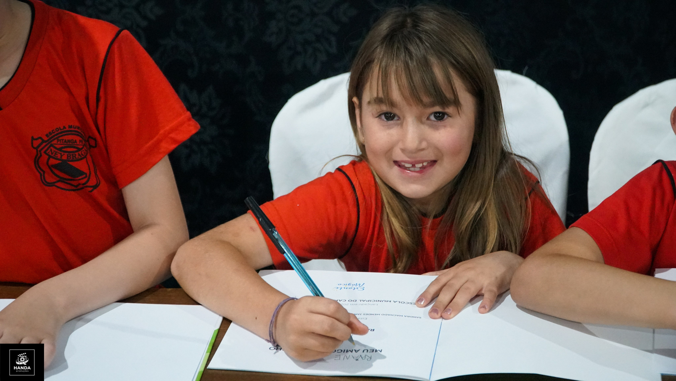 Noite autógrafos colégio Aurélio Buarque de Holanda. Handa Produções