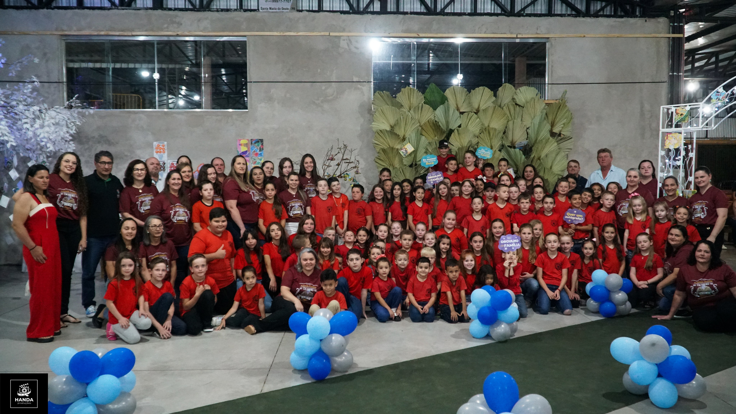 Noite autógrafos colégio Aurélio Buarque de Holanda. Handa Produções