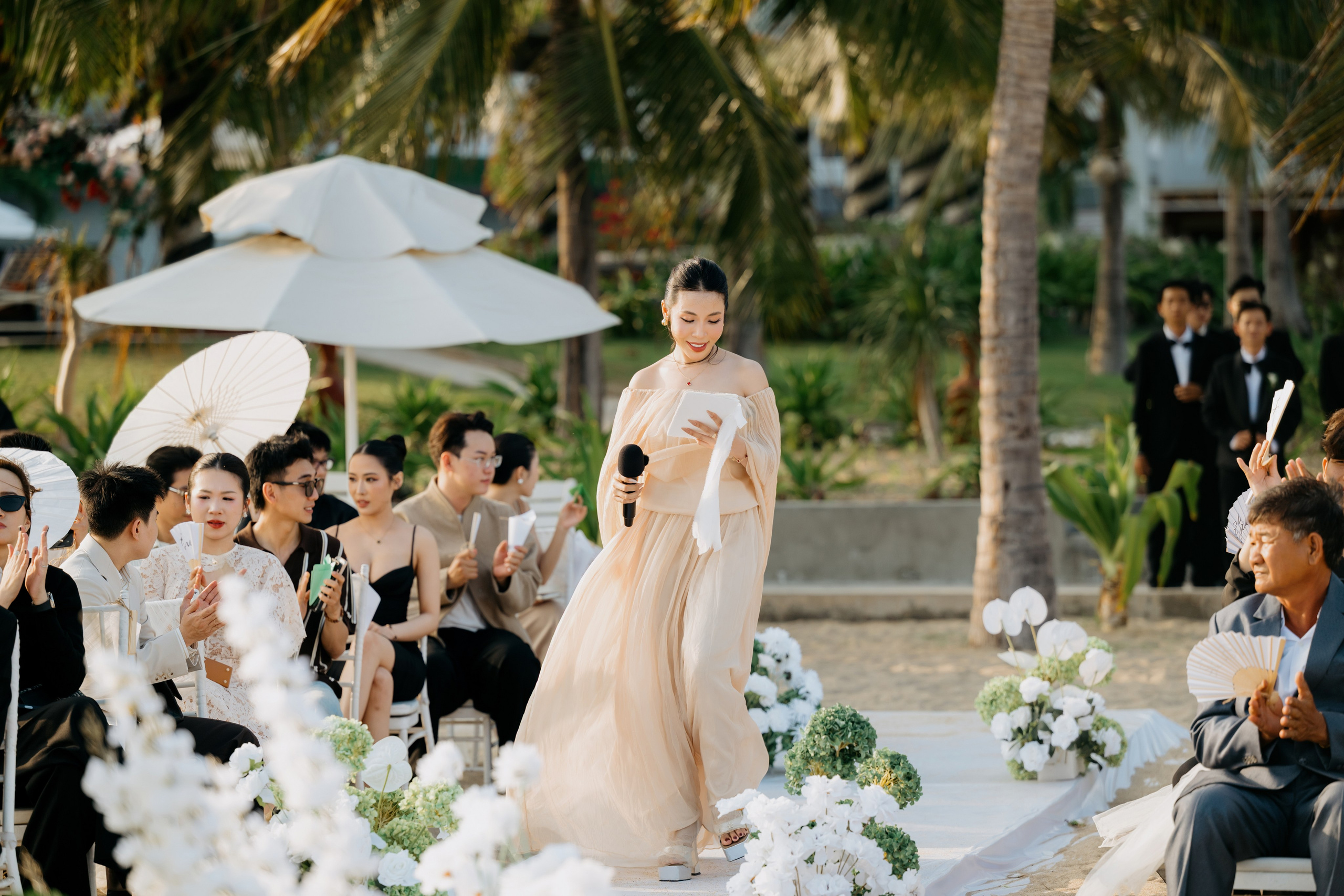 DIEU & THINH/Destination Wedding. Nhiếp ảnh gia đám cưới hàng đầu tại Thành Phố Hồ Chí Minh