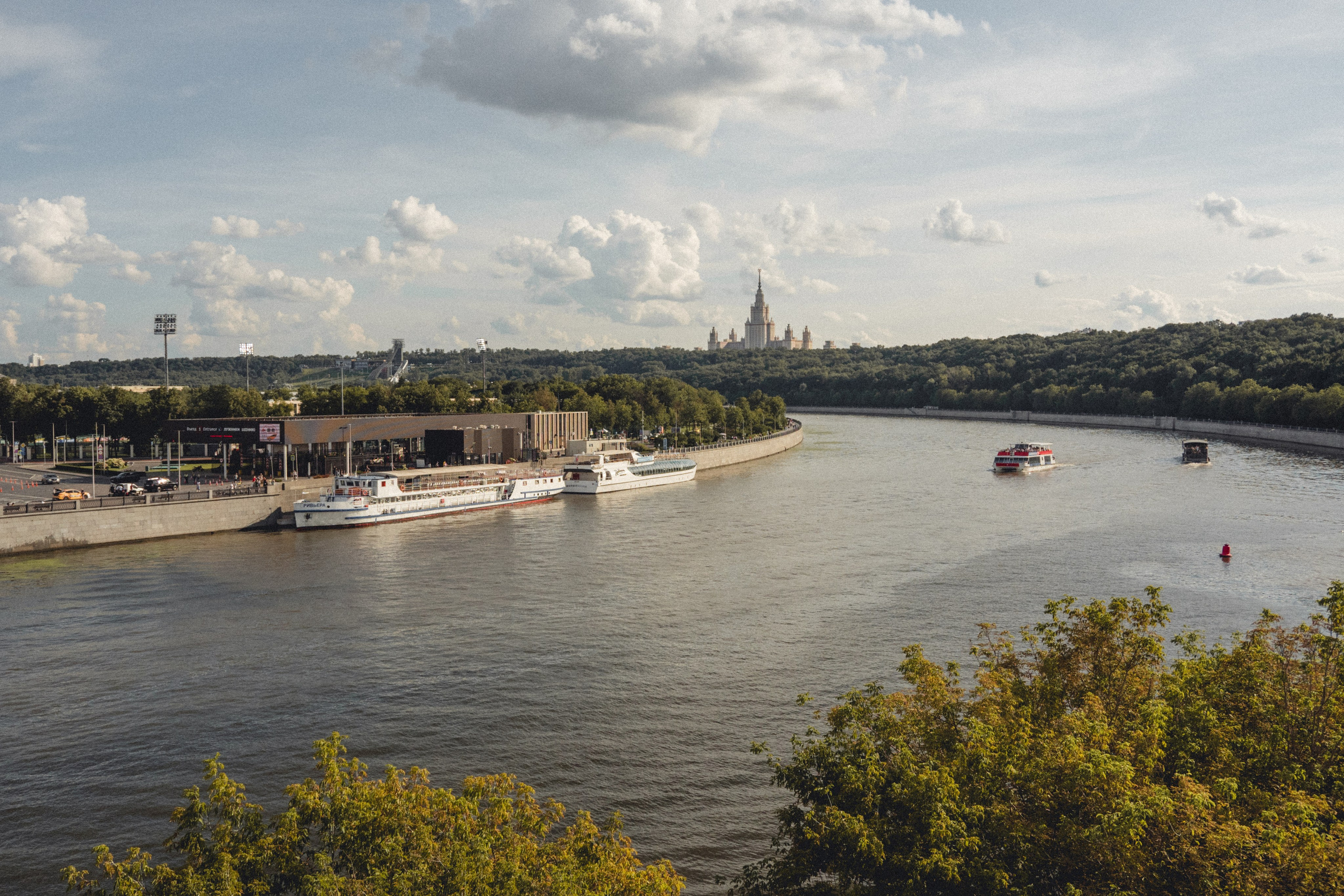 Воробьевы Горы. Photographe sur Cote d’Azur. Portraits de familles, couples, enfants, événements
