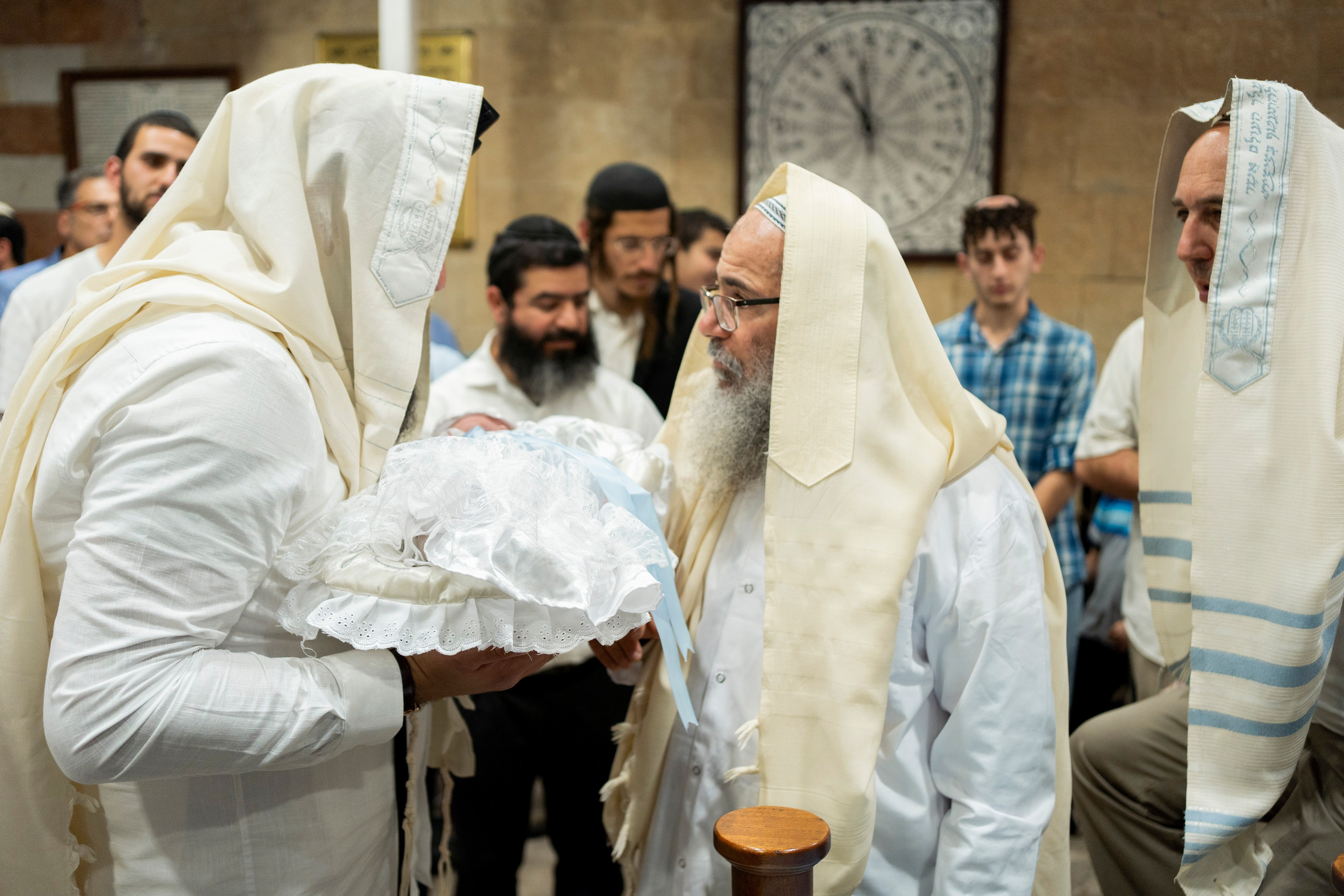 הברית של נחמן חזן. יוסף מזרחי צילום חתונה, ברית וזוגיות. צלם מקצועי שאוהב להוציא אתכם הכי יפים ברגעים הכי מרגשים