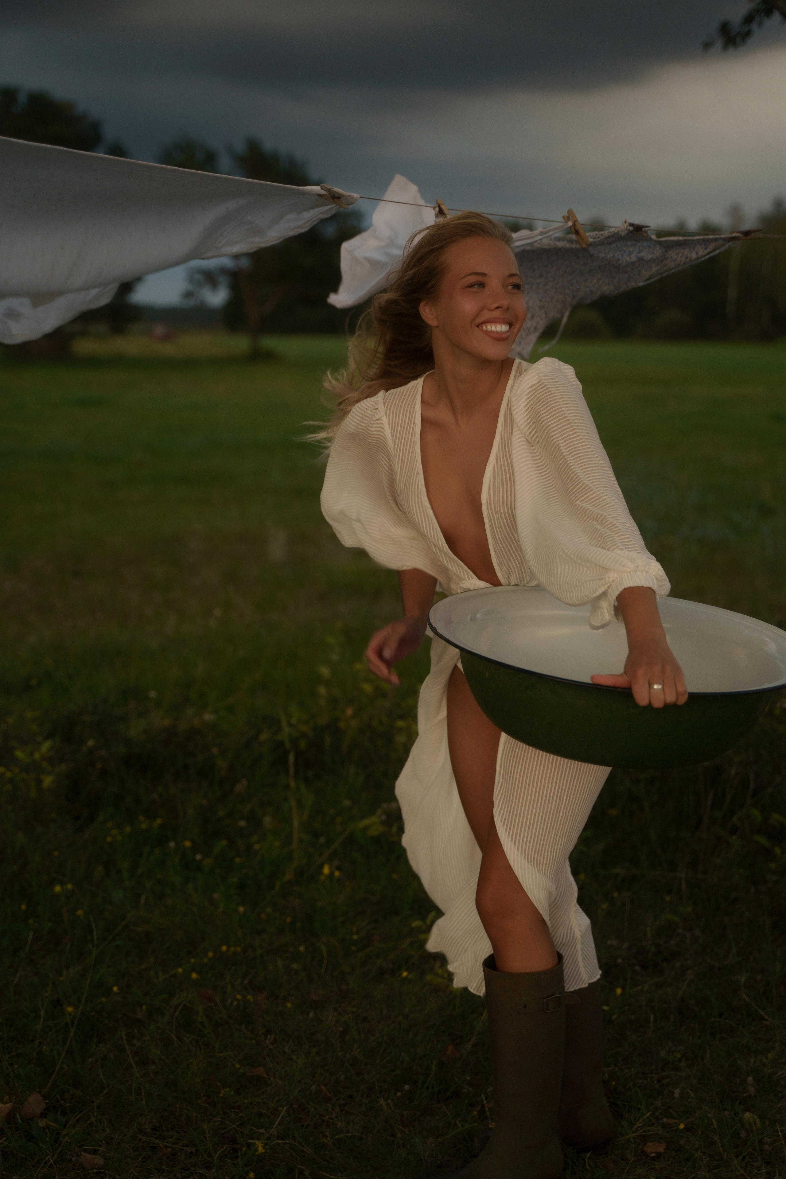 Storm, linen and milk