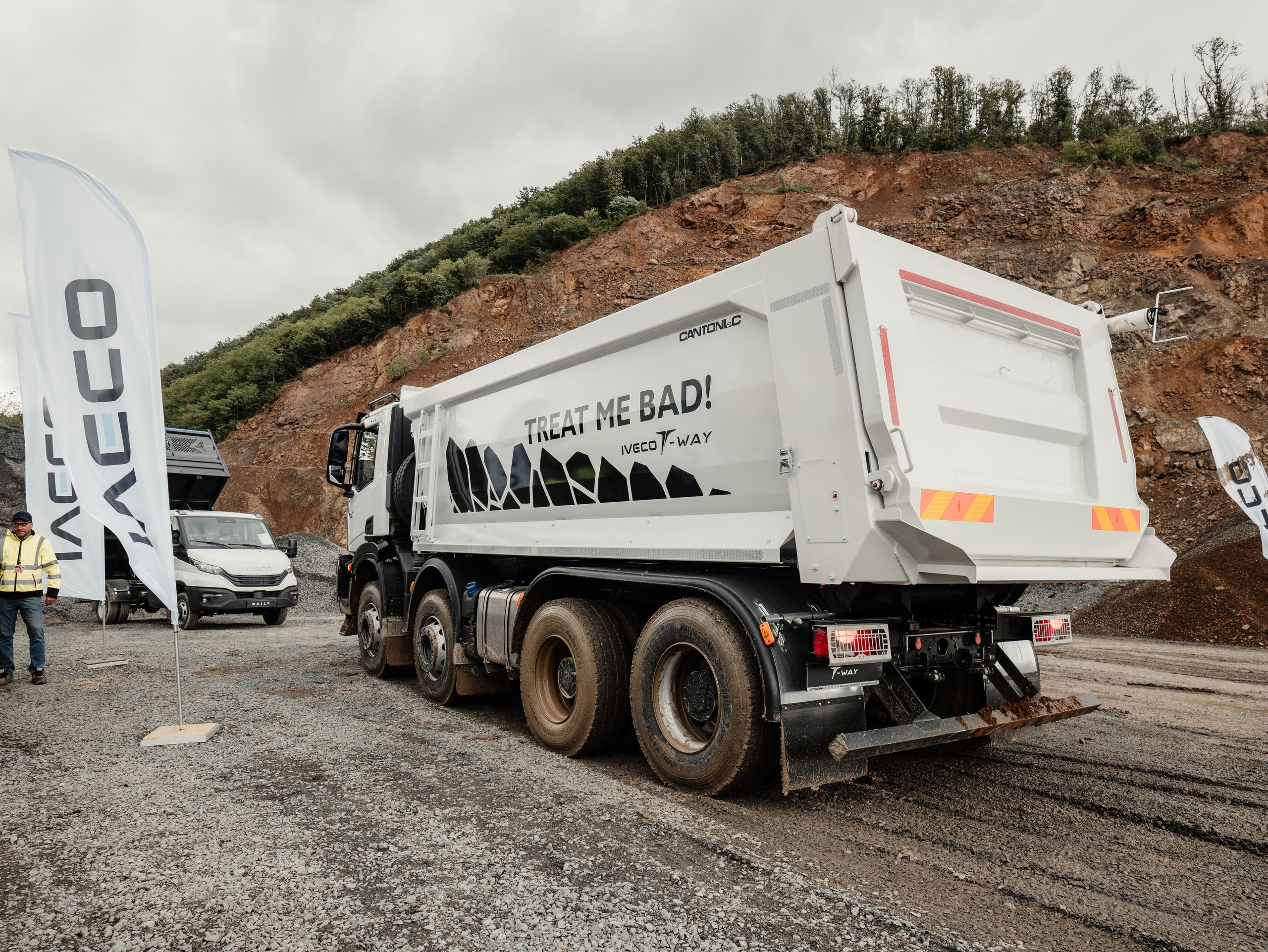 LANSARE IVECO T-WAY. Freesh Media Products