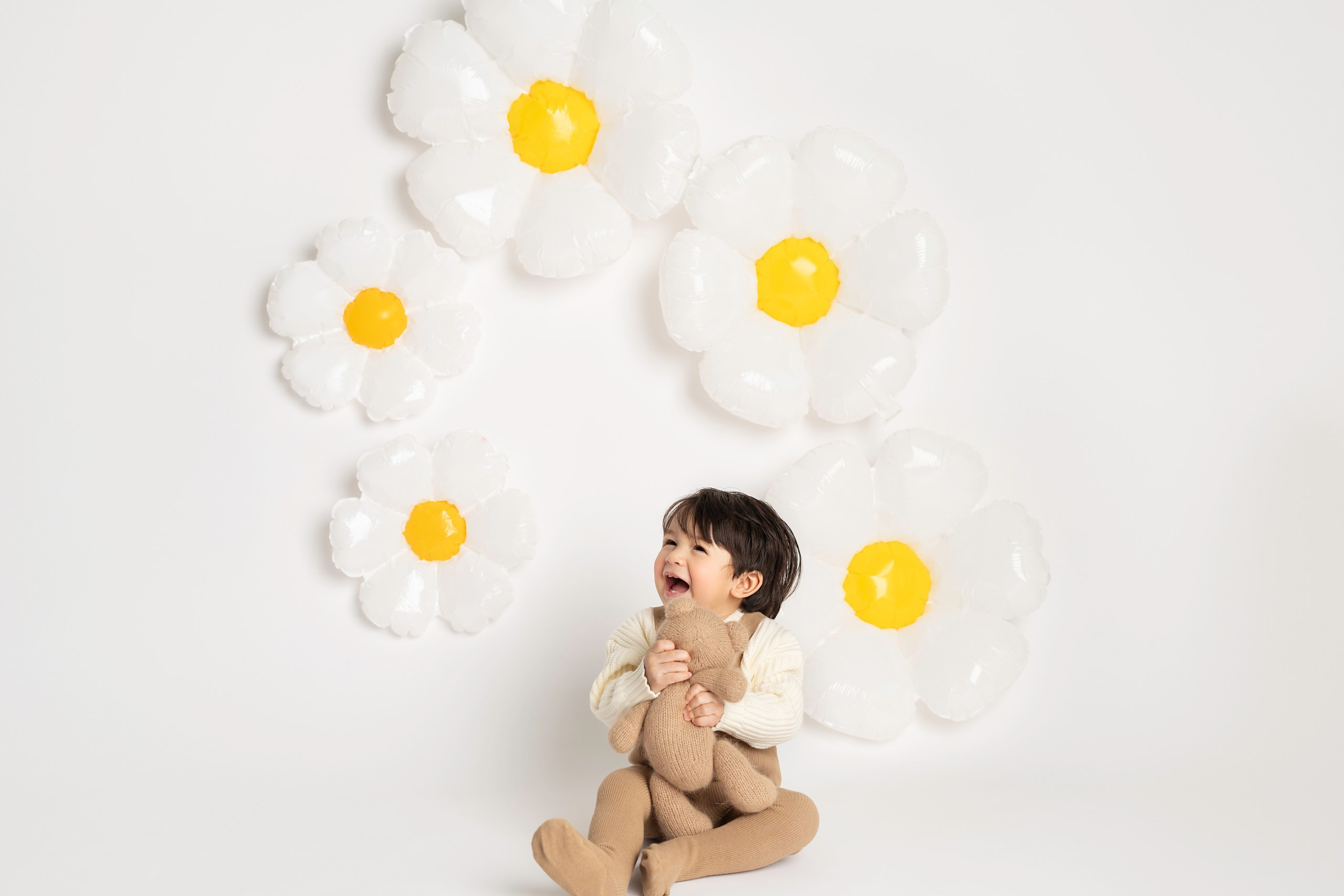 CAKE SMASH PHOTOGRAPHY. Newborn, Sitter and Cake Smash Photographer in Doha, Qatar