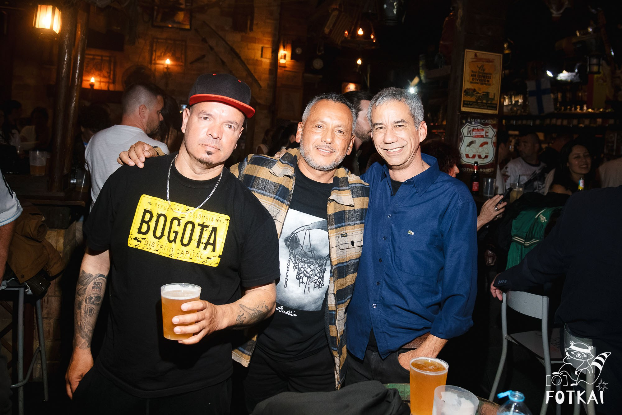 Los Ekilibristas de la Cuerda Floja — Фото с концерта в Торревьехе, 2026 | FOTKAI