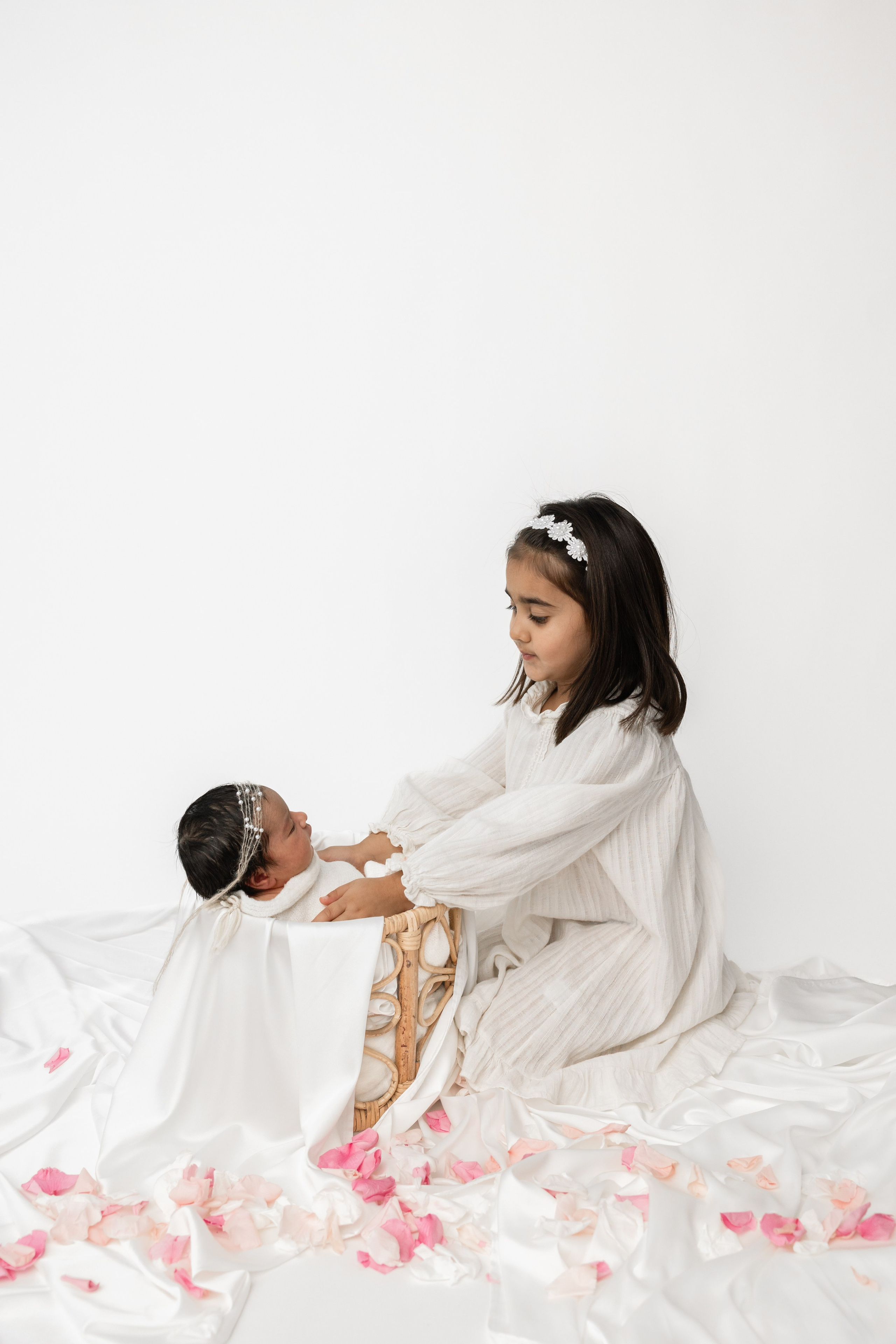 5–20 Days Newborn Photography in Toronto. Iana Banana | Toronto Maternity, Newborn & Family Photographer