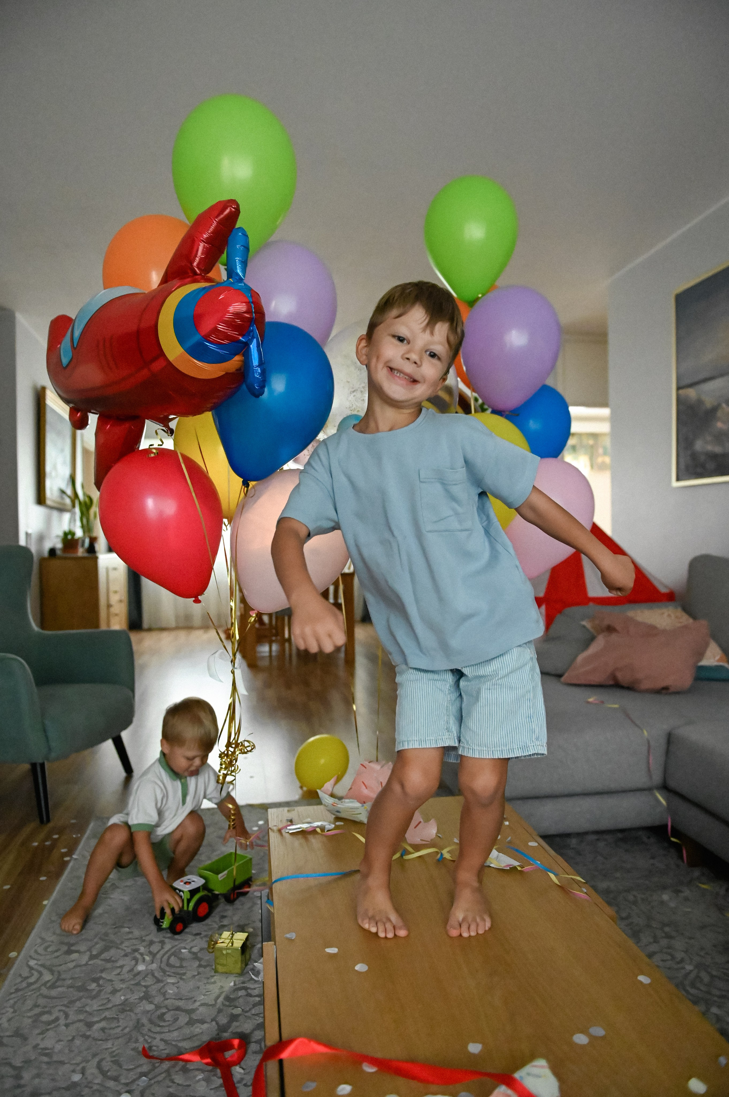 Праздник во дворе дома. Детский и семейный фотограф в финляндии дина пулкка. контент фотограф