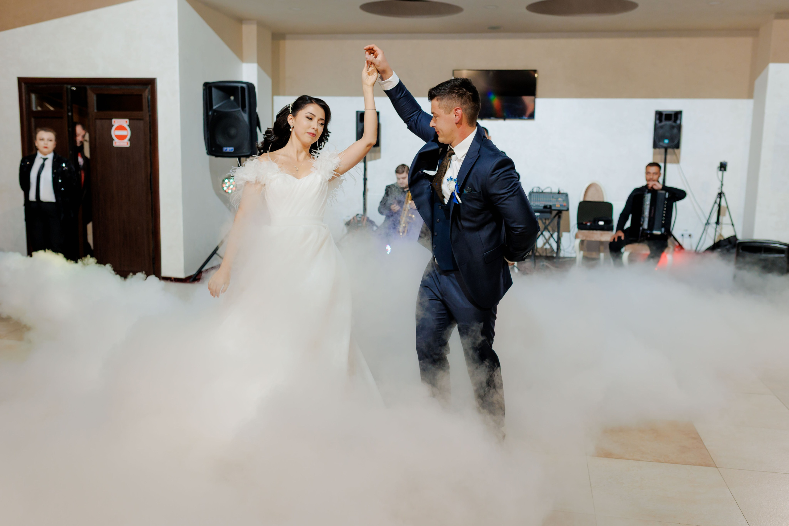 Loredana & Emilian – Ziua Nunții | Videografie - fotografie Botez Suceava, Iași, Botoșani. Servicii foto-video profesionale, pentru momente de neuitat