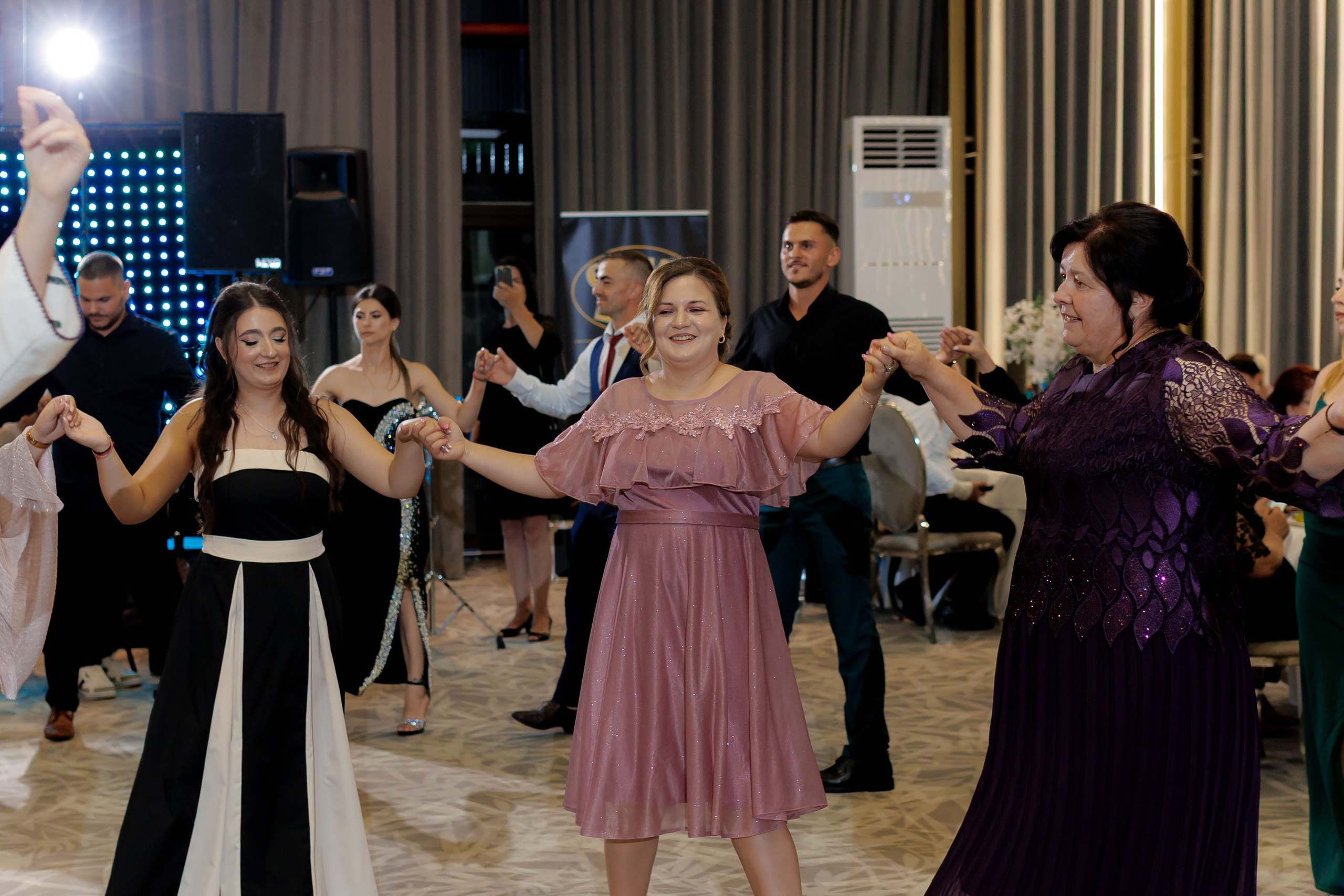 Nunta Nicoleta & Răzvan | Fotografie & Videografie Profesională. Servicii foto-video profesionale, pentru momente de neuitat