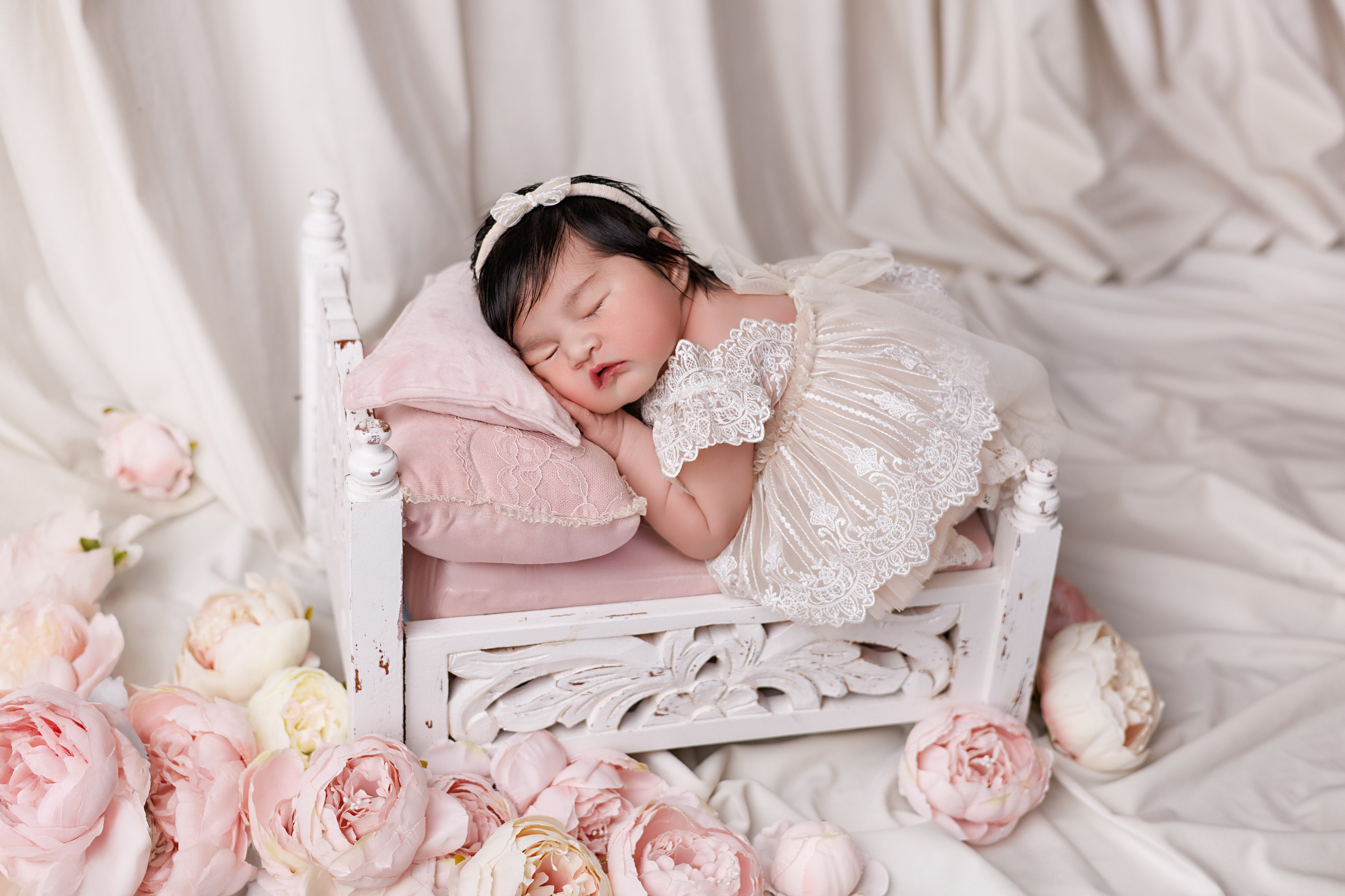 Newborn Classic. Mary Newborn Photo