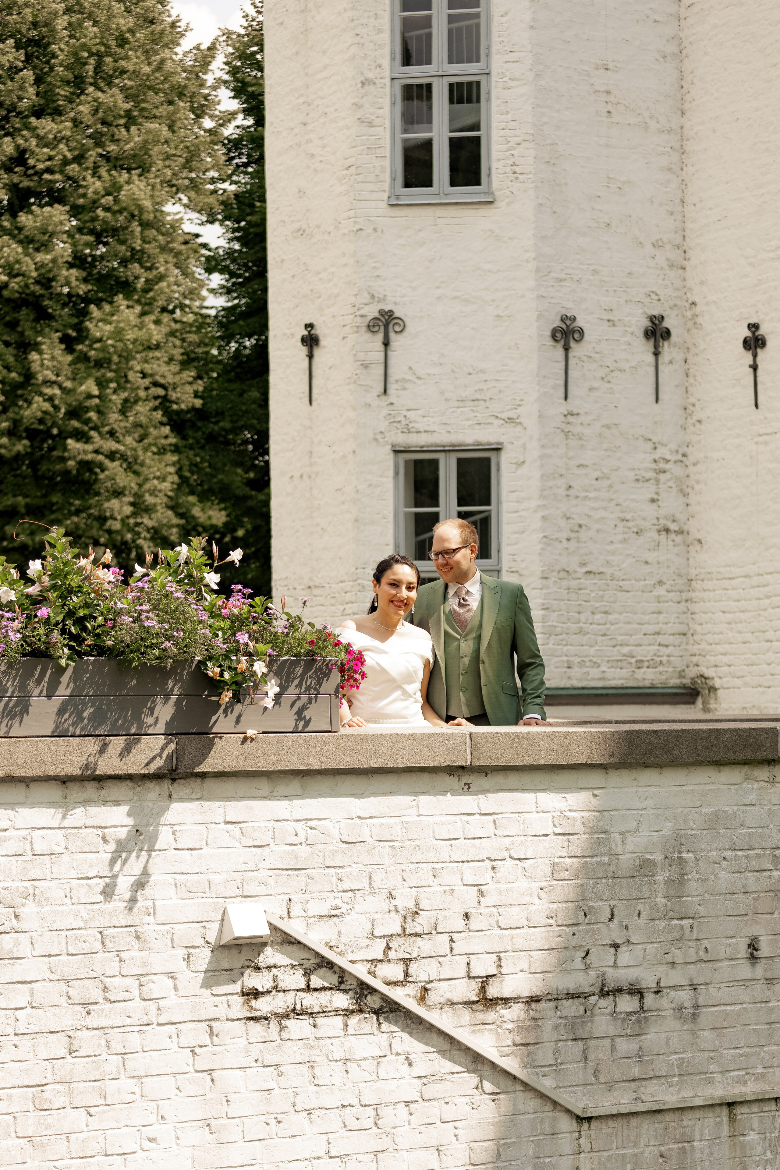 Hochzeitsfotografie im Schloss Ahrensburg | Zeitlose Eleganz in Schleswig-Holsteins Gärten. Hochzeitsfotograf und Hochzeitsvideograf aus Hamburg | Roka21Film