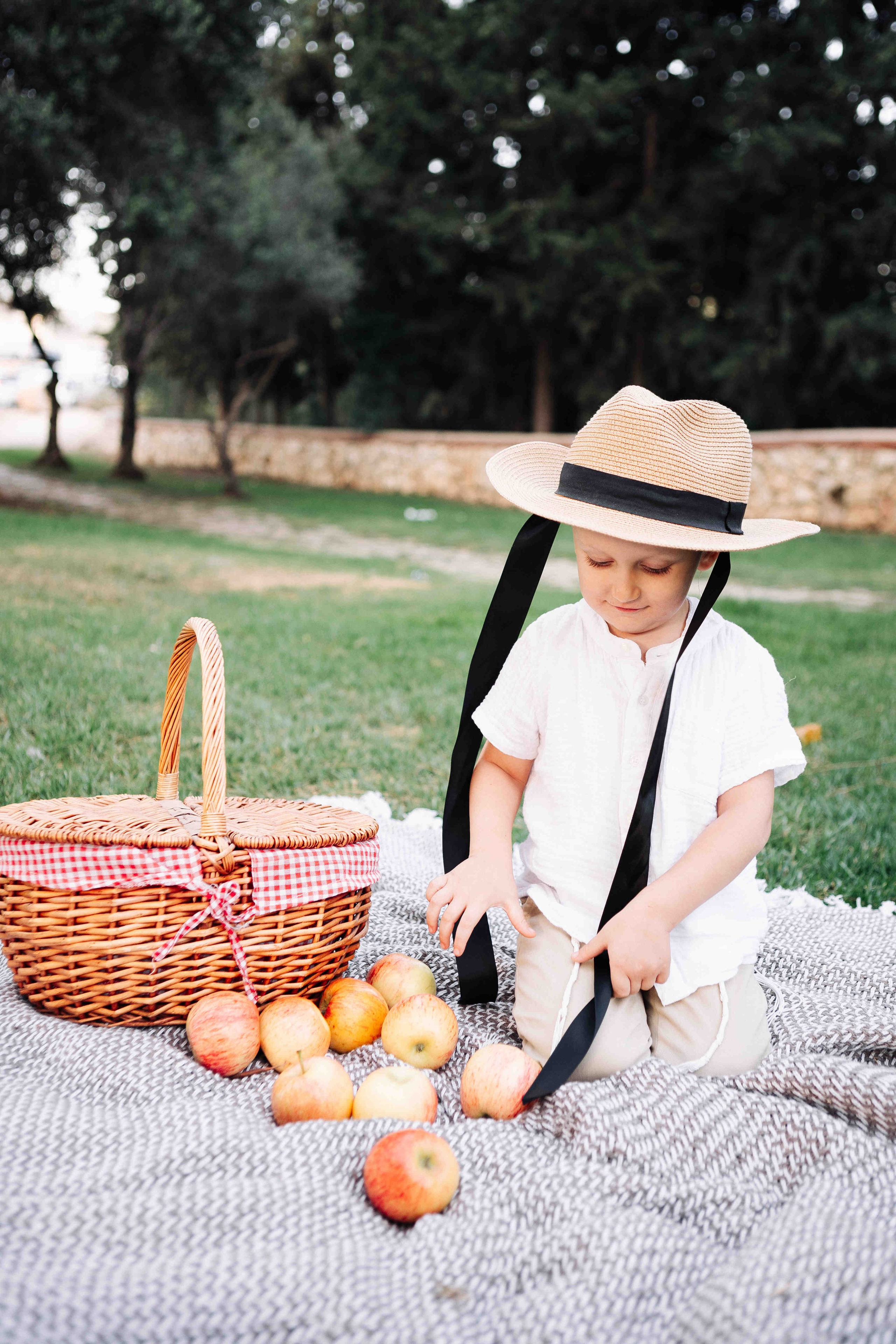 COZY PHOTO SESSION WITH A SWING. Https://shi-photo.com/