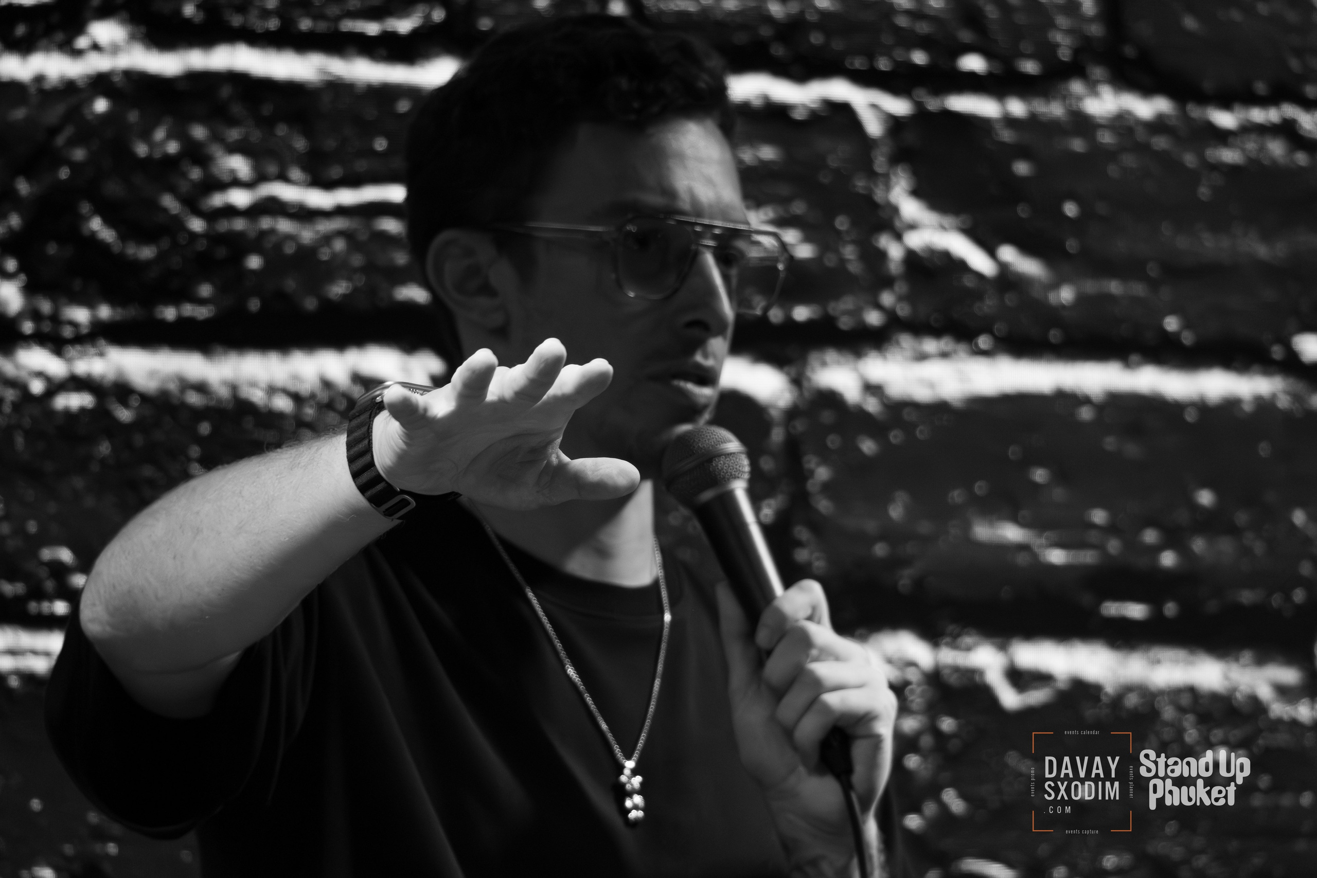 Standup Влада Лапина | Фоторепортаж | Афиша | DAVAYSXODIM.com PHUKET. АФИША|ФОТОРЕПОРТАЖИ|ИВЕНТЫ|ПХУКЕТ