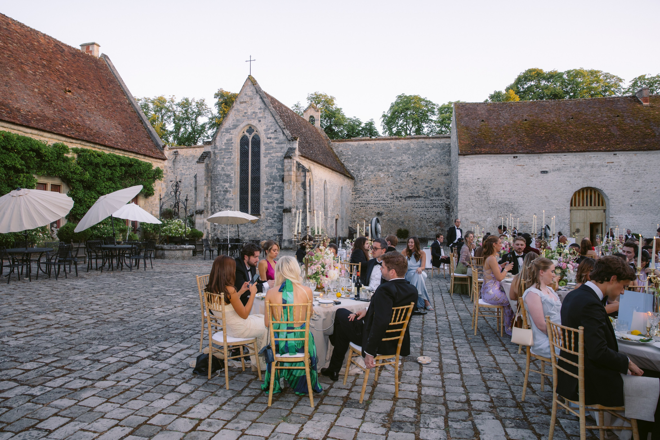 Wedding in the Castle | Castle Wedding Photography in Paris. Paris Wedding Photographer