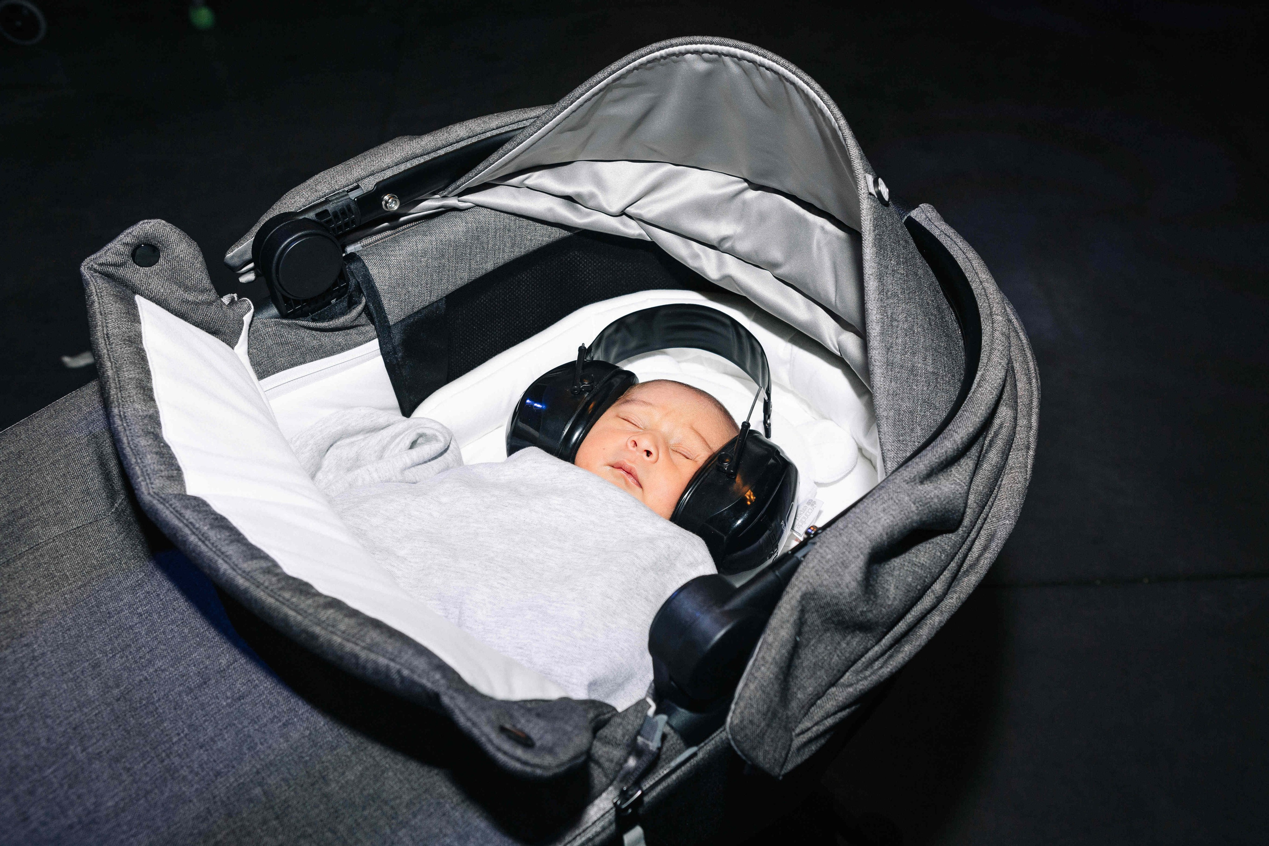 BRIT MILA (BIG EVENT). PHOTOGRAPHER IN ISRAEL