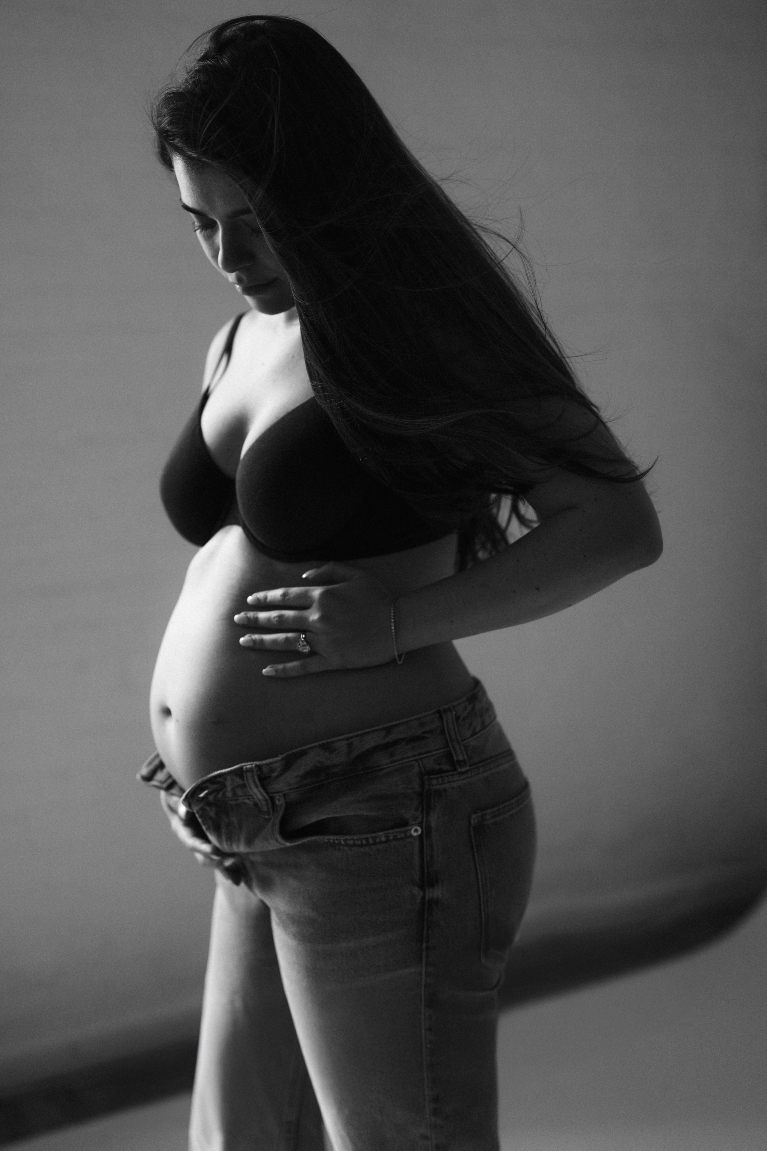 Nicole. Modern maternity photographer in Long Island New York