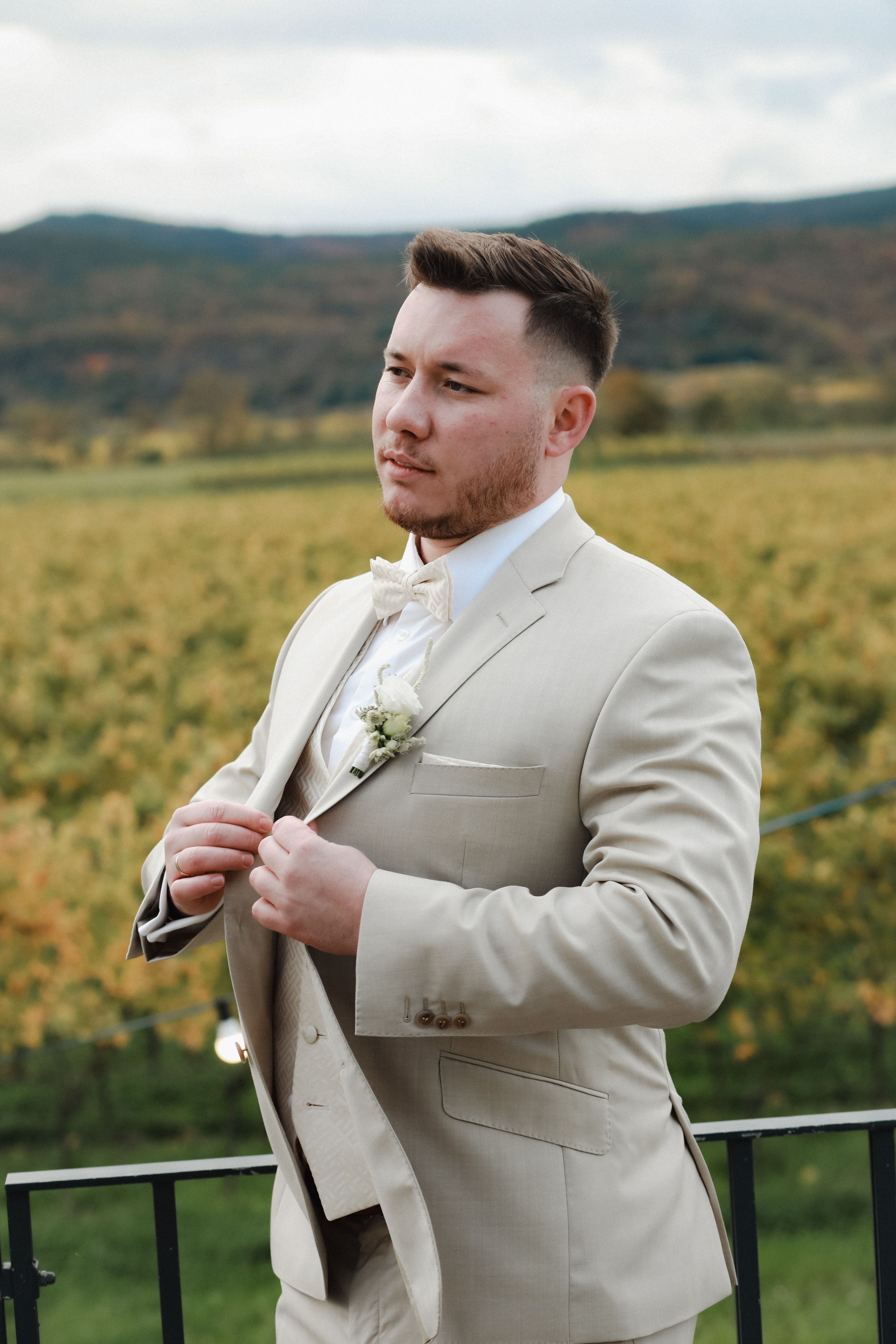 Paarfotos in den Weinbergen bei Neustadt – Hochzeitsshooting Pfalz“