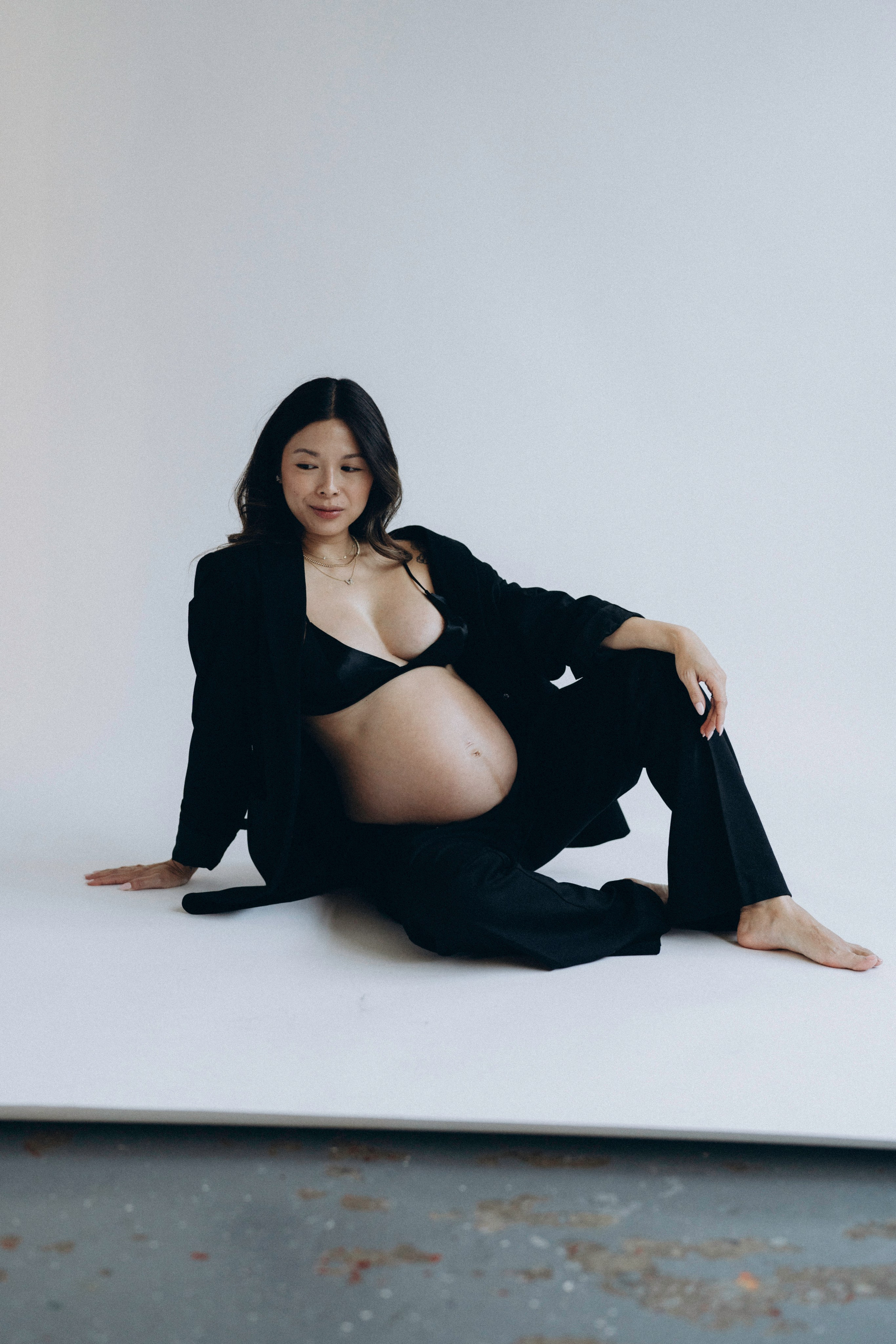 Krystal. Modern maternity photographer in Long Island New York