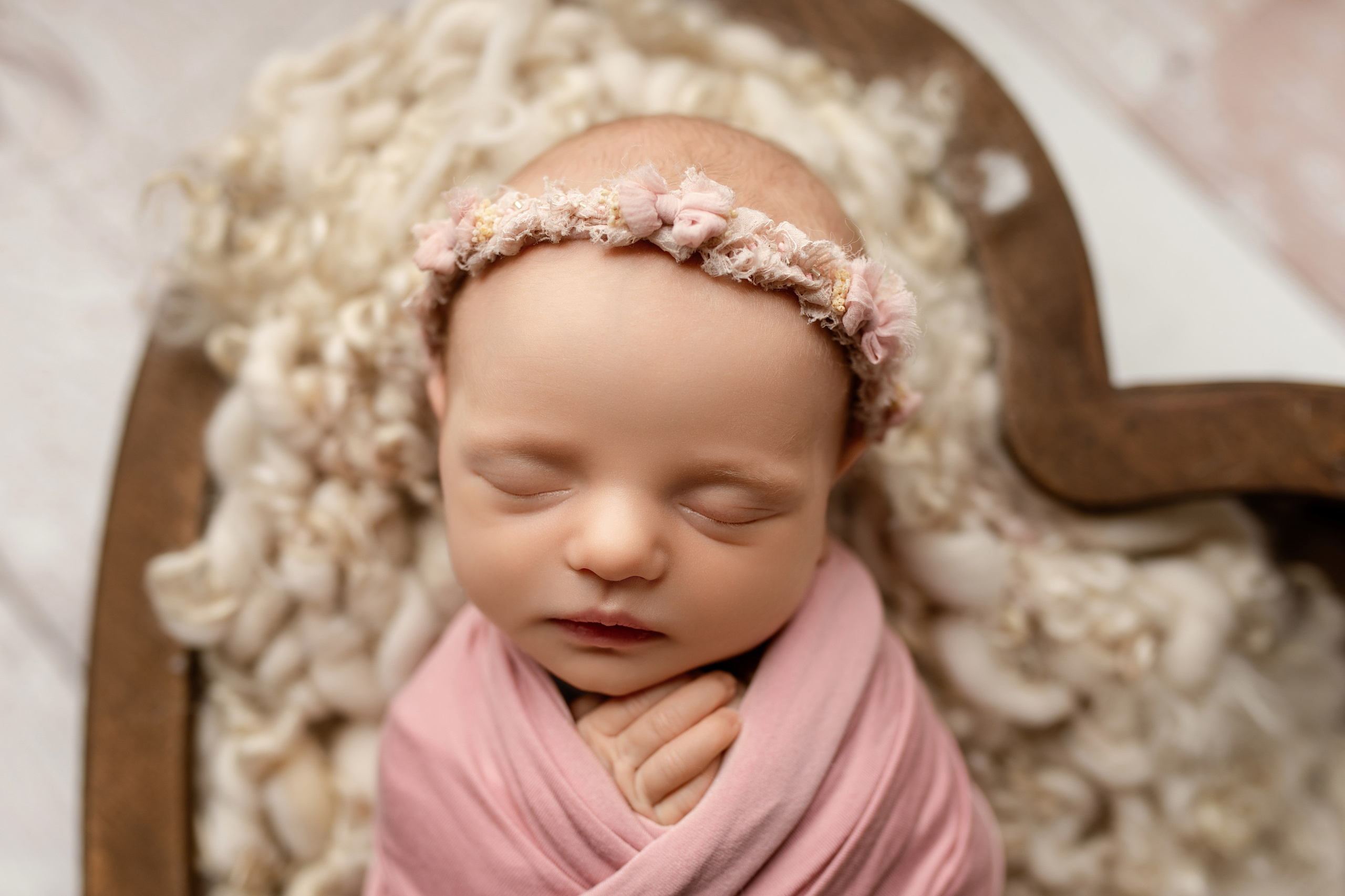 Esu Aleksandra naujagimių ir kudikių fotografė iš Vilniaus