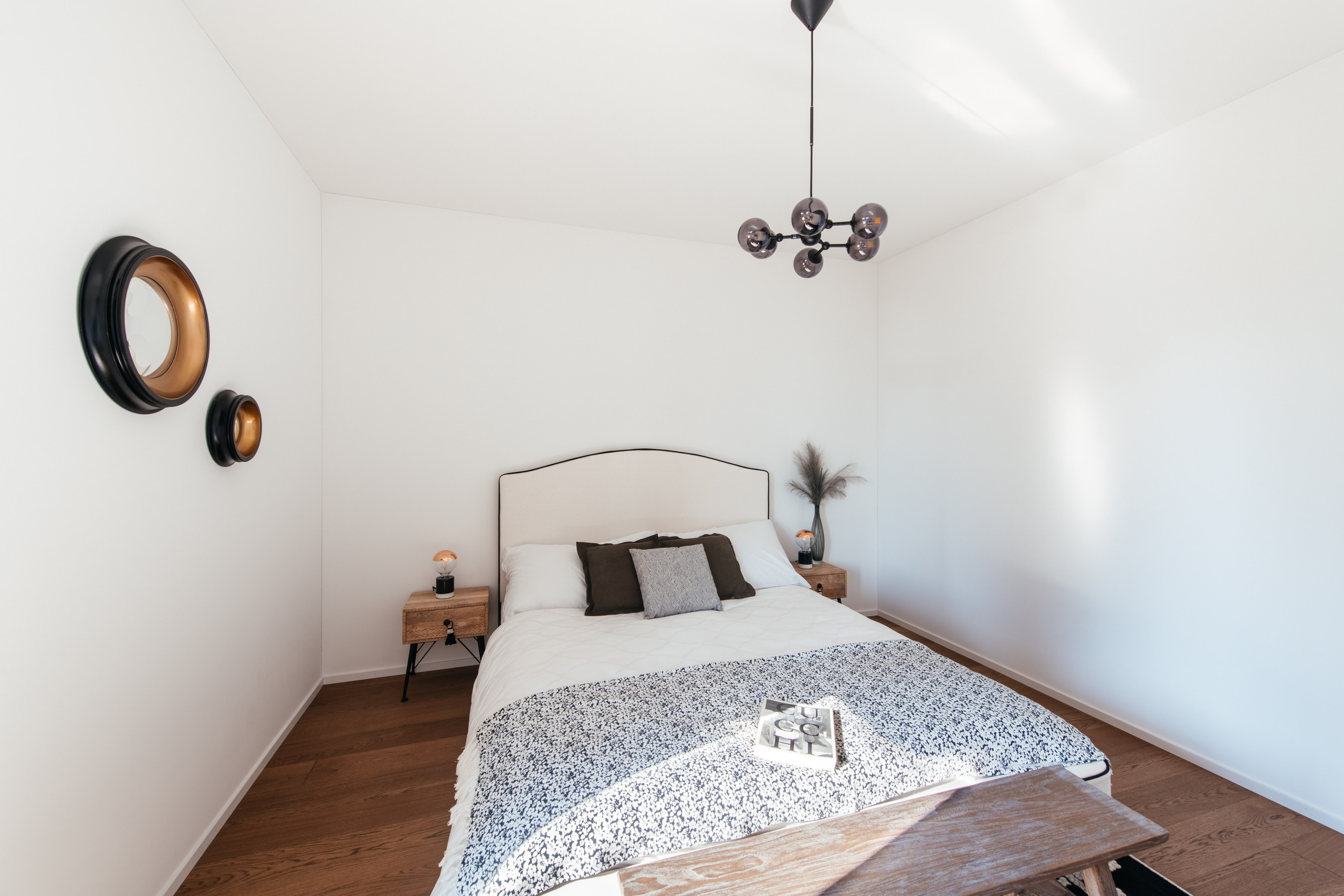 Wohnung, DIELSDORF, Kt. ZÜRICH. Hallo! Ich bin Elena und arbeite als Immobilienfotografin