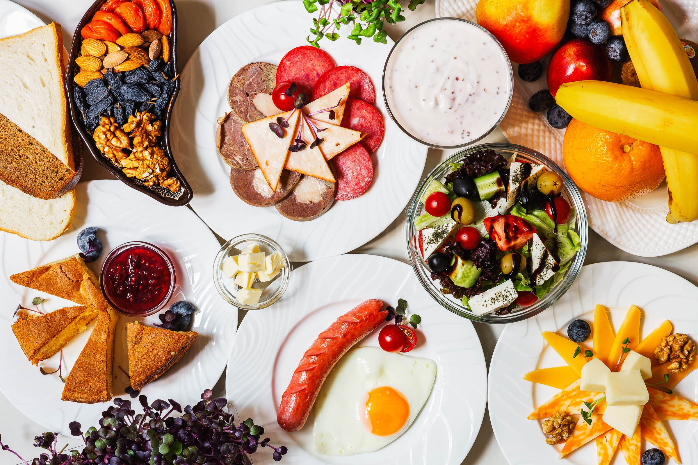 Интерьерный фотограф, Ташкент, Узбекистан — уютная спальня с мягким светом.