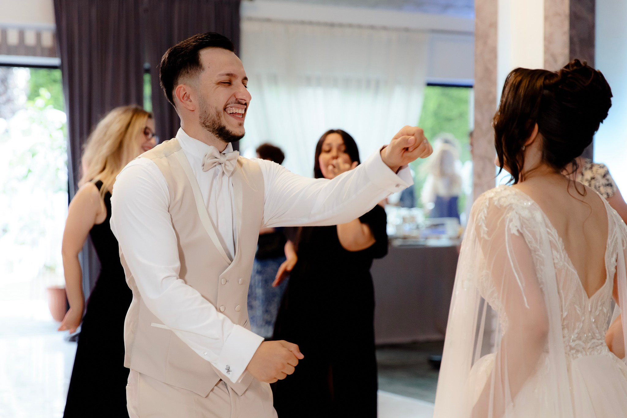 Ioana & Ionuț | Nuntă de poveste la Păstrăvăria Poiana din Mălini județul Suceava. Servicii foto-video profesionale, pentru momente de neuitat