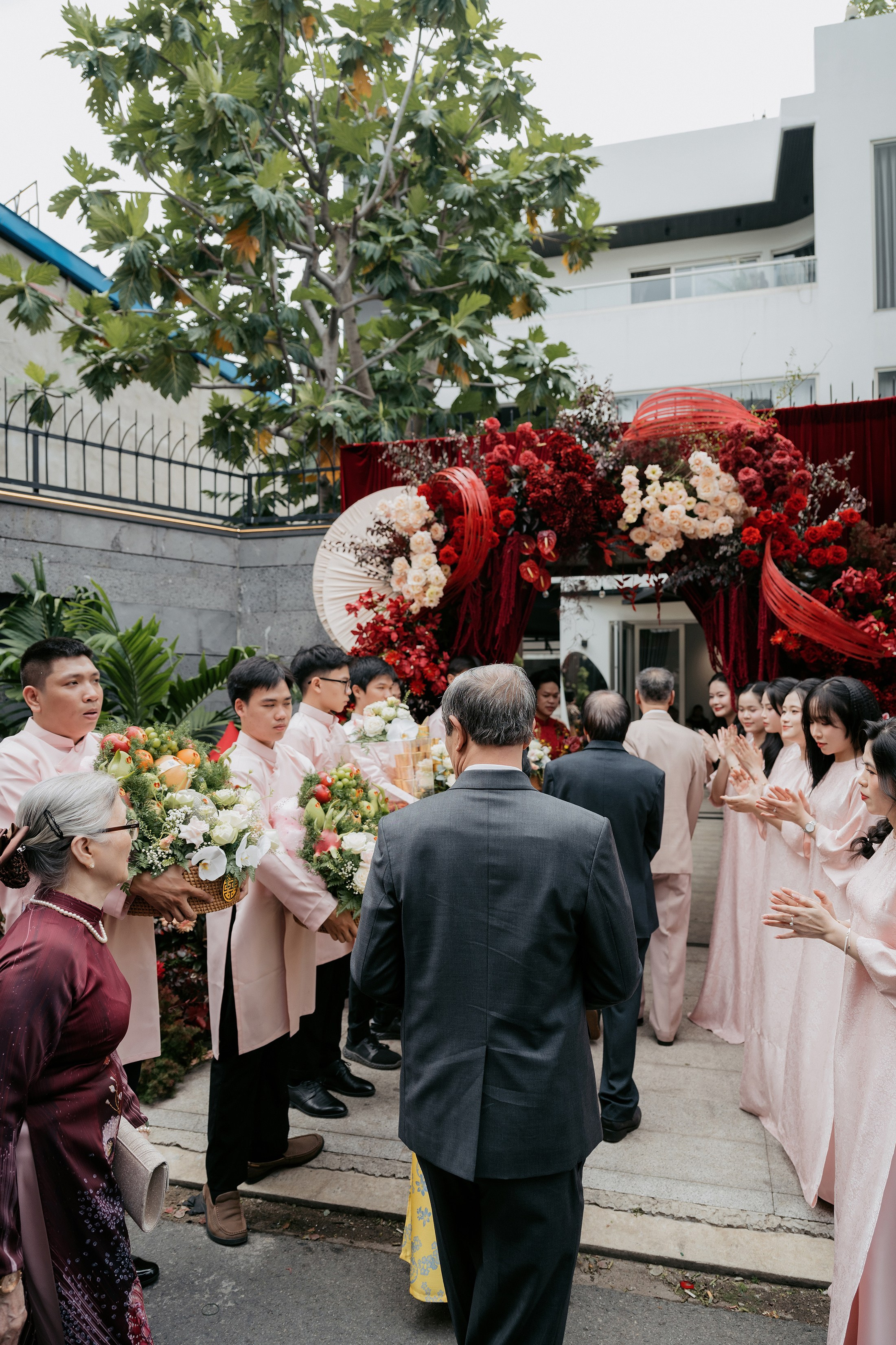 YEN LINH & HOANG QUY / Wedding Ceremony. Nhiếp ảnh gia đám cưới hàng đầu tại Thành Phố Hồ Chí Minh
