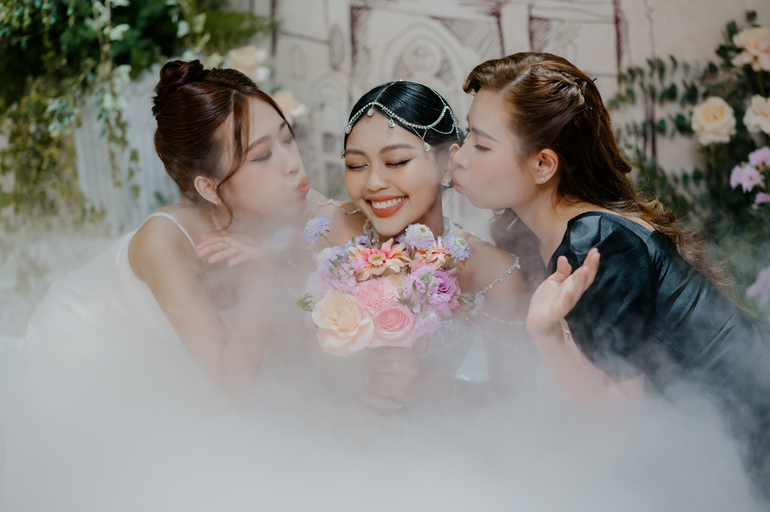KHANG & QUYEN / Lavela Hotel. Saigon Wedding Present | Art Beyond Moments