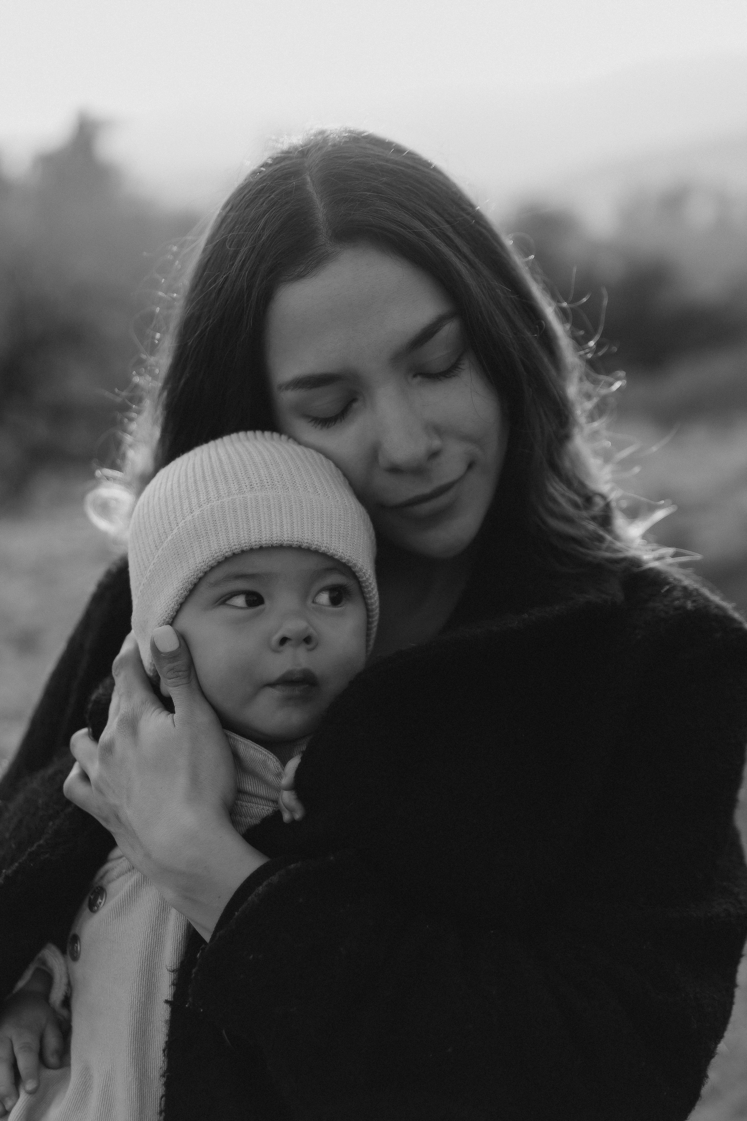 Sesión familiar con caballos en la montaña — Naturaleza y ternura. Photographer in Santiago, Chile Anna Almazova
