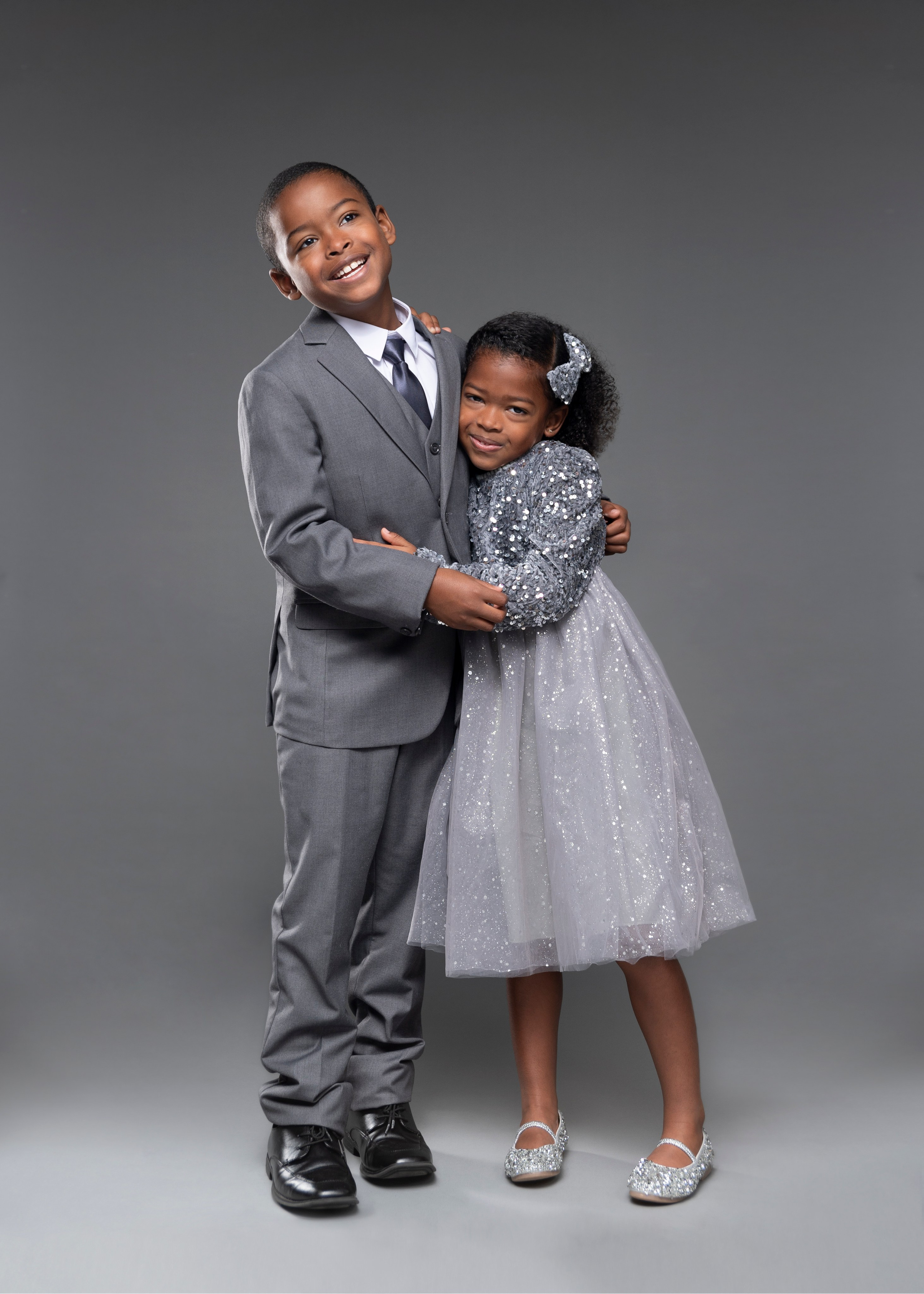 Family portrait at “Alice Green” studio. Portrait, kids and family photographer in Wesley Chapel Alina Alice Osipova