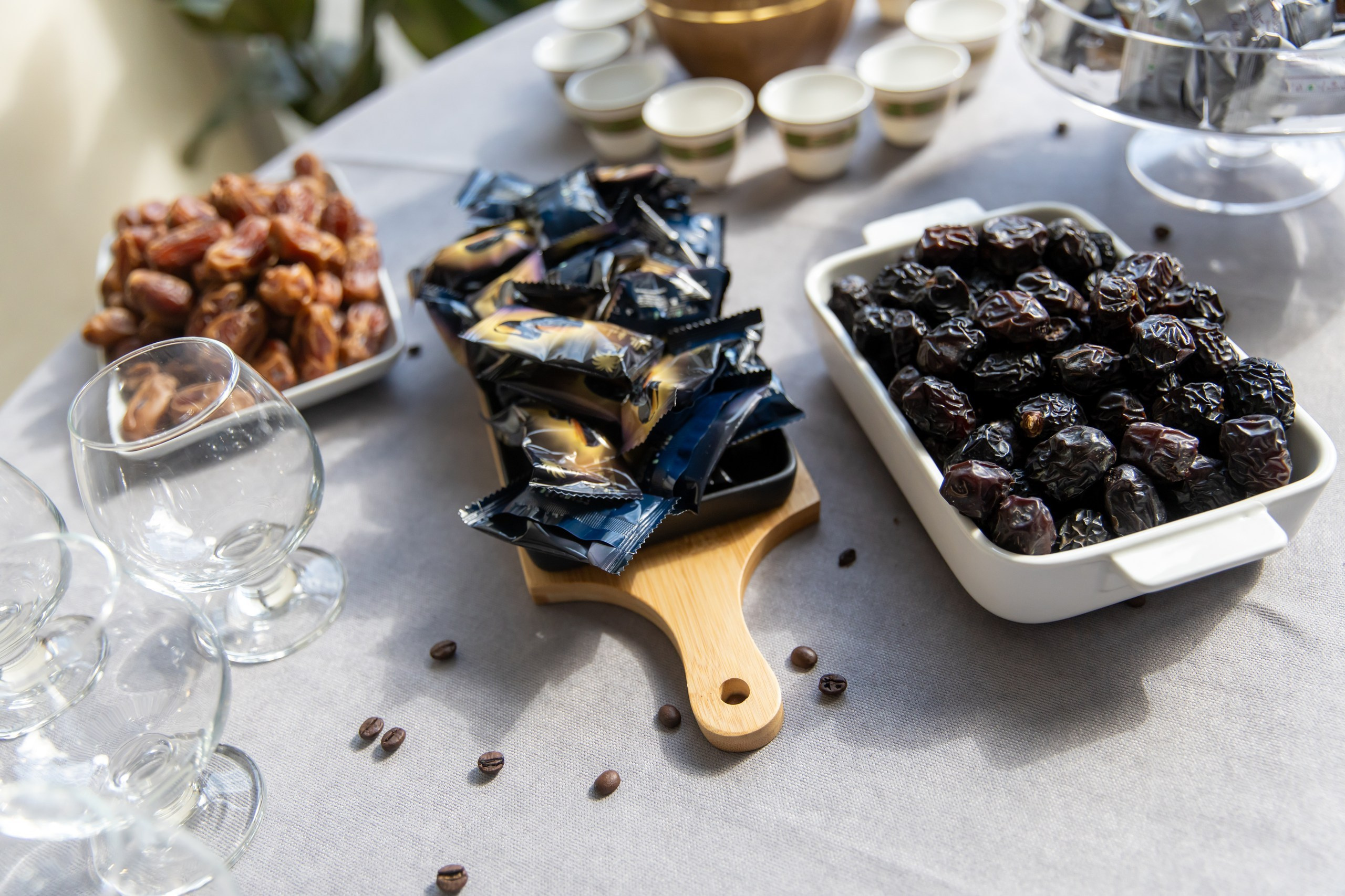 fotograf botez , fotografie botez Botoșani, fotograf Alin Chirilă, amintiri botez, fotografii botez, botez Miruna Parascheva, fotograf copii, fotografie botez în Botoșani-alt="botez , fotografie botez Alin Chirilă, amintiri botez, fotografii emoționante botez Botoșani"-- fotografii-botez-bebelus- amintiri-botez-micuț- moment-sfânt-crestinare- fotografie-emotionanta-botez- detalii-botez-bebelusi- parinti-fericiti-la-botez- fotograf-botez-profesionist- botez-in-biserica-ortodoxa- micuț-botezat-cu-emoție- zâmbete-și-lacrimi-la-botez- bebeluș-la-cristelniță- decor-botez-colorat- botez-cu-dragoste-și-credință- emotie-pura-la-botez- fotograf-botez-botosani- botez-iasi-suceava-fotograf- amintiri-nepretuite-botez-- Preotul ținându-l pe micuțul Mathias Gabriel la botez, în biserica Înălțarea Domnului, Copălău  - Detalii de la botezul lui Mathias – lumânare, trusou și icoană  - Familia lui Mathias Gabriel alături de micuț, în ziua botezului  - Portret emoționant cu mama și bebelușul în brațe, în biserică,fotograf profesionist evenimente Botoșani, Iași, Suceava, Fălticeni, Bacău, Pașcani, Roman - AlinoFotoStudio by Alin Chirilă - servicii foto nuntă, botez, cununie, ședințe foto creative, albume personalizate, fotografii emoționante și calitative pentru cele mai importante momente din viață,fotograf nuntă Botoșani Alin Chirilă,  ședință foto botez Iași - AlinoFotoStudio,  servicii fotograf profesionist evenimente Suceava,  fotograf cununie civilă Fălticeni - Alin Chirilă,  album foto nuntă personalizat Bacău.“Bebeluș botezat în biserică, ținut în brațe de nași”	•	“Detaliu cu lumânarea de botez decorată cu flori albe”	•	“Părinți emoționați alături de copilul lor la ceremonia de botez”	•	“Masa festivă de botez cu decor tematic și tort personalizat”	•	“Momentul în care preotul toarnă apă sfințită pe fruntea bebelușului”	“Bebeluș în rochie albă de botez, zâmbind în brațele mamei”	•	“Detaliu cu cruciulița de botez așezată pe o pernă de satin”	•	“Părinți și nași aprinzând lumânările în timpul ceremoniei de botez”	•	“Tort de botez decorat cu figurine tematice și numele copilului”	•	“Copil botezat dormind liniștit în pătuțul decorat festiv”	•	“Momentul în care preotul binecuvântează copilul în fața altarului”	•	“Invitați adunându-se în jurul mesei festive la petrecerea de botez”	•	“Bebeluș ținând în mână o jucărie personalizată primită la botez”	•	“Familie fericită pozând împreună după ceremonia de botez”	•	“Decor tematic cu baloane și flori la locația petrecerii de botez” fotograf Botoșani fotograf evenimente fotograf botez Alin Chirila fotograf alinofotostudio.fotograf botez Amelis Maria, fotografie botez Botoșani, fotograf Alin Chirilă, amintiri botez, fotografii botez, botez Amelis Maria, fotograf copii, fotografie botez în Botoșani,