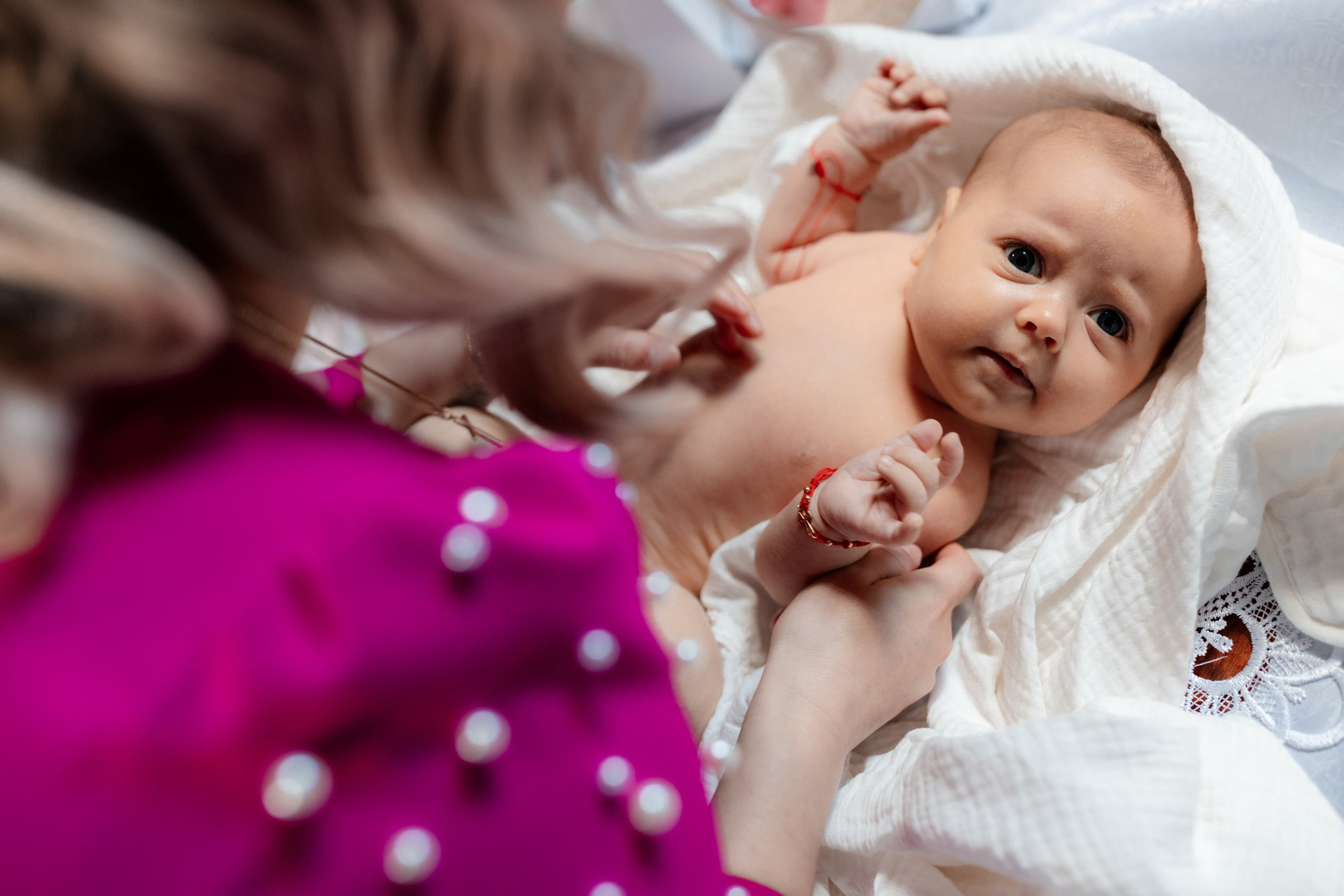 fotograf botez Miruna Parascheva, fotografie botez Botoșani, fotograf Alin Chirilă, amintiri botez, fotografii botez, botez Miruna Parascheva, fotograf copii, fotografie botez în Botoșani-alt="botez Miruna Parascheva, fotografie botez Alin Chirilă, amintiri botez, fotografii emoționante botez Botoșani"-- fotografii-botez-bebelus- amintiri-botez-micuț- moment-sfânt-crestinare- fotografie-emotionanta-botez- detalii-botez-bebelusi- parinti-fericiti-la-botez- fotograf-botez-profesionist- botez-in-biserica-ortodoxa- micuț-botezat-cu-emoție- zâmbete-și-lacrimi-la-botez- bebeluș-la-cristelniță- decor-botez-colorat- botez-cu-dragoste-și-credință- emotie-pura-la-botez- fotograf-botez-botosani- botez-iasi-suceava-fotograf- amintiri-nepretuite-botez