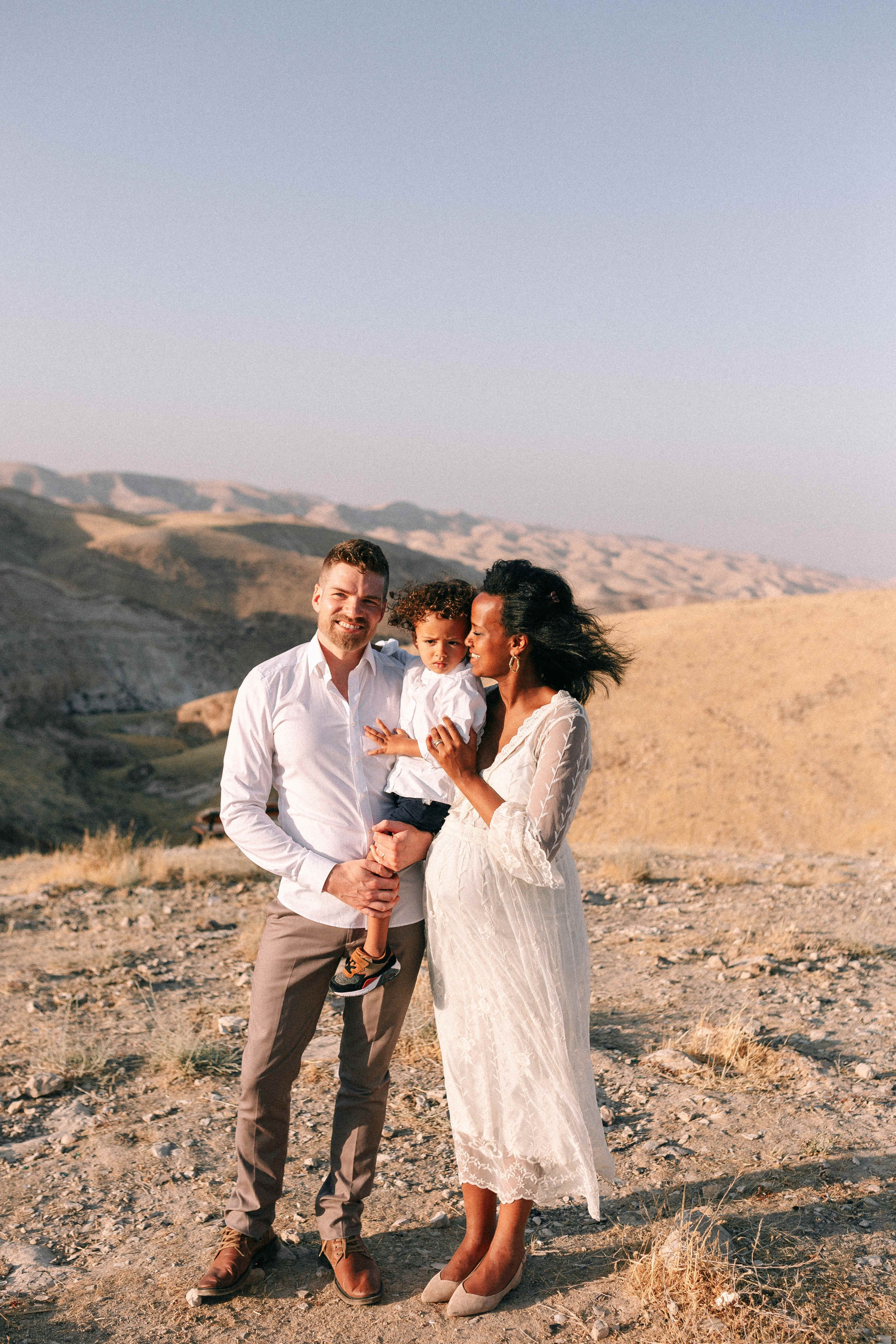 PHOTO SESSION IN THE DESERT NEAR MAALE ADUMIM. PHOTOGRAPHER IN ISRAEL